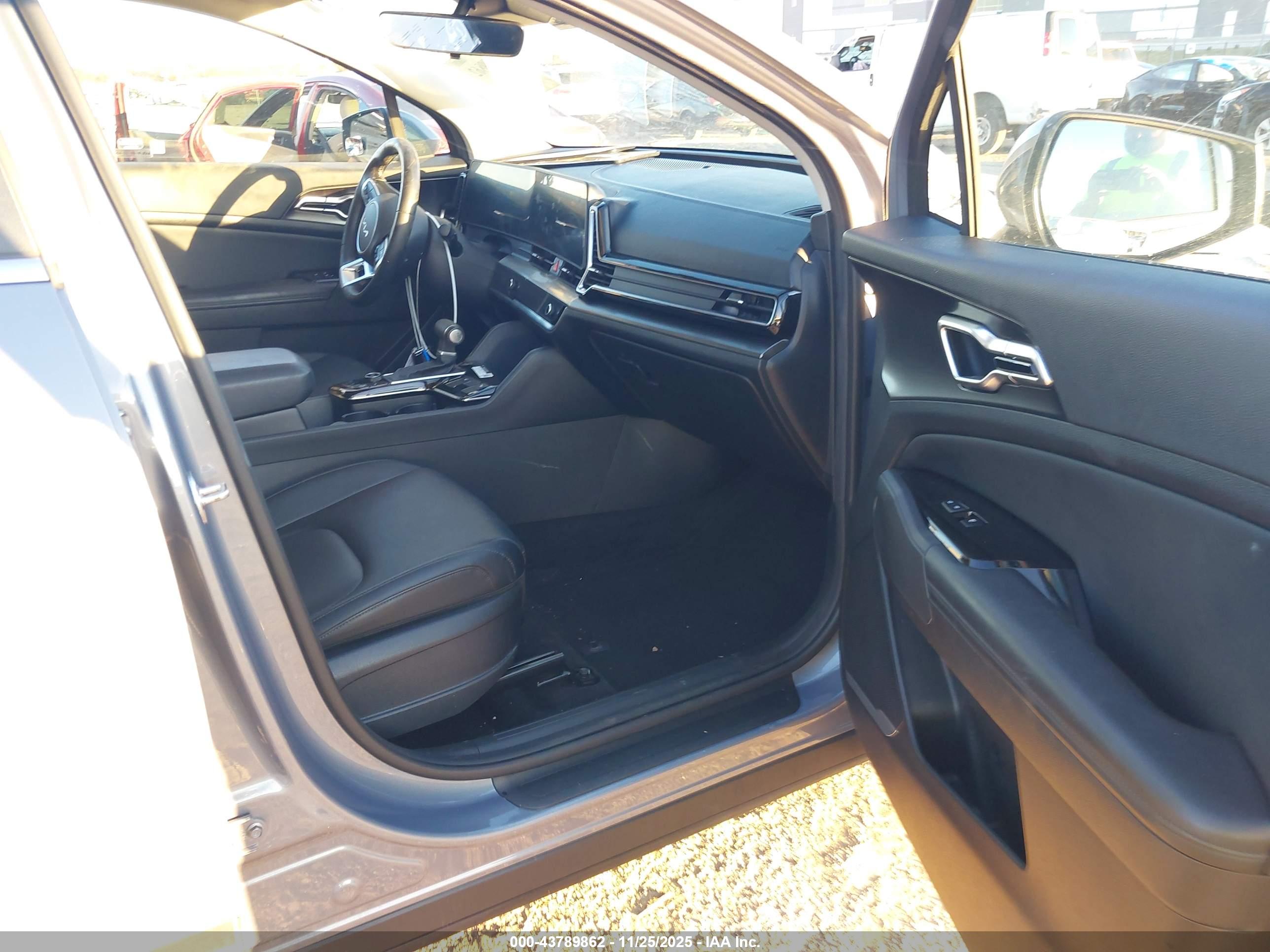 KIA SPORTAGE image 5