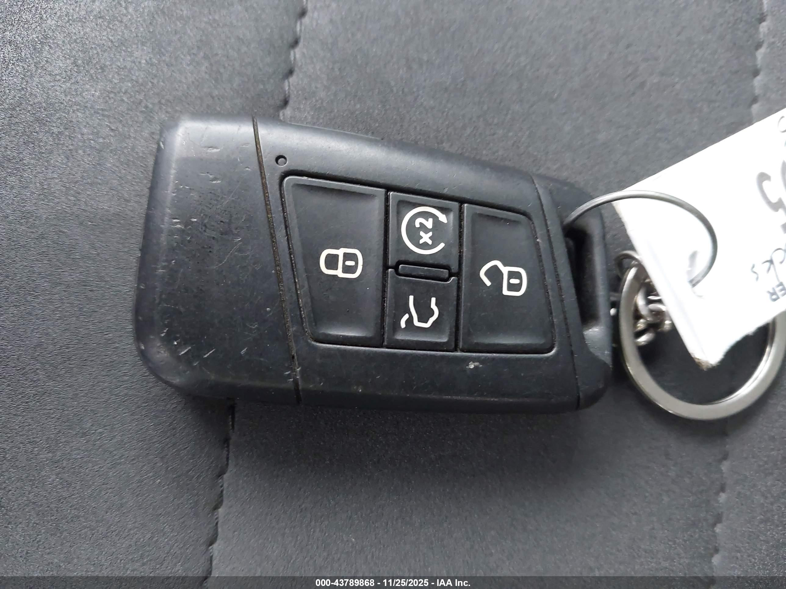 VOLKSWAGEN TAOS image 11