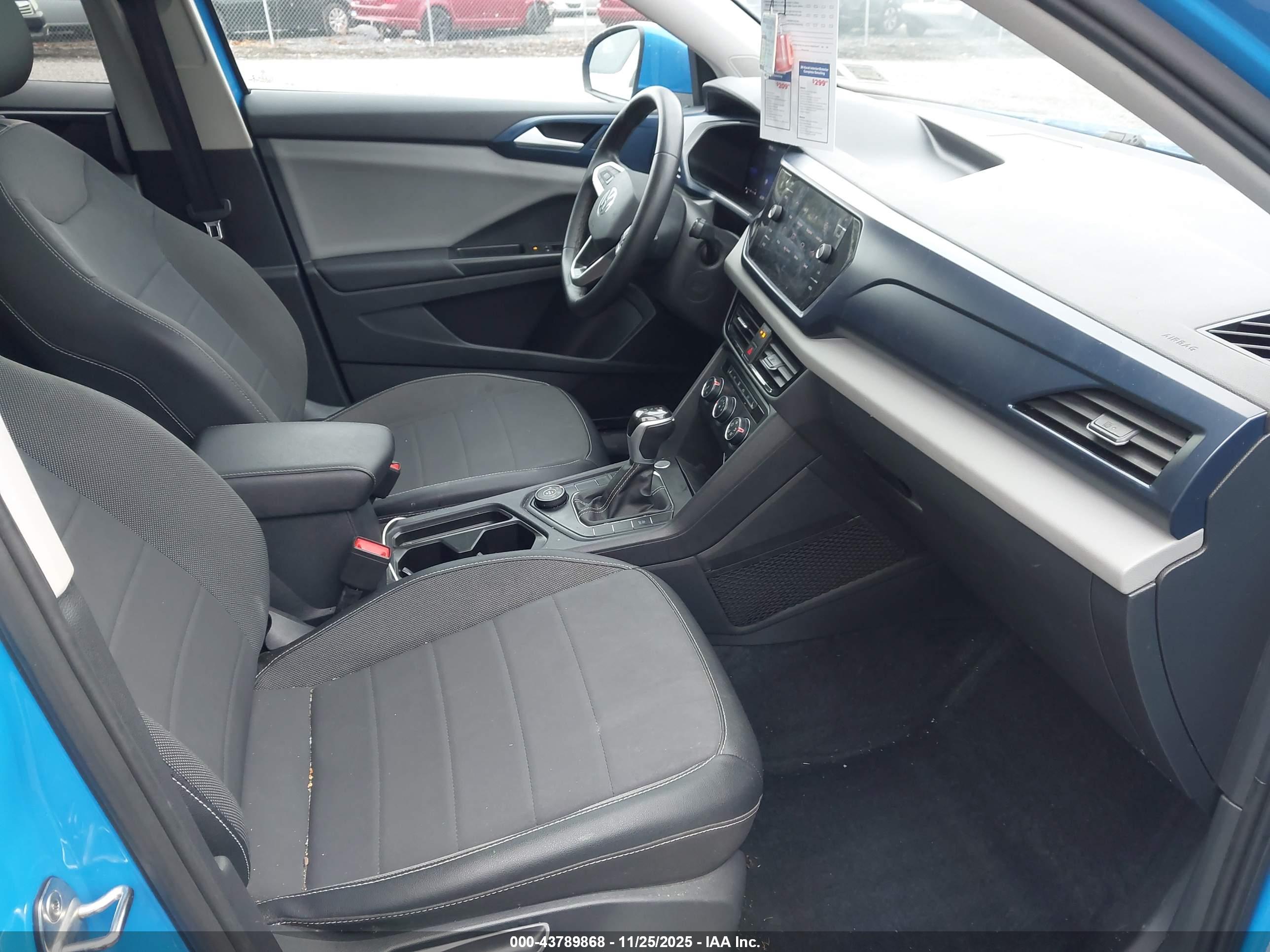 VOLKSWAGEN TAOS image 5