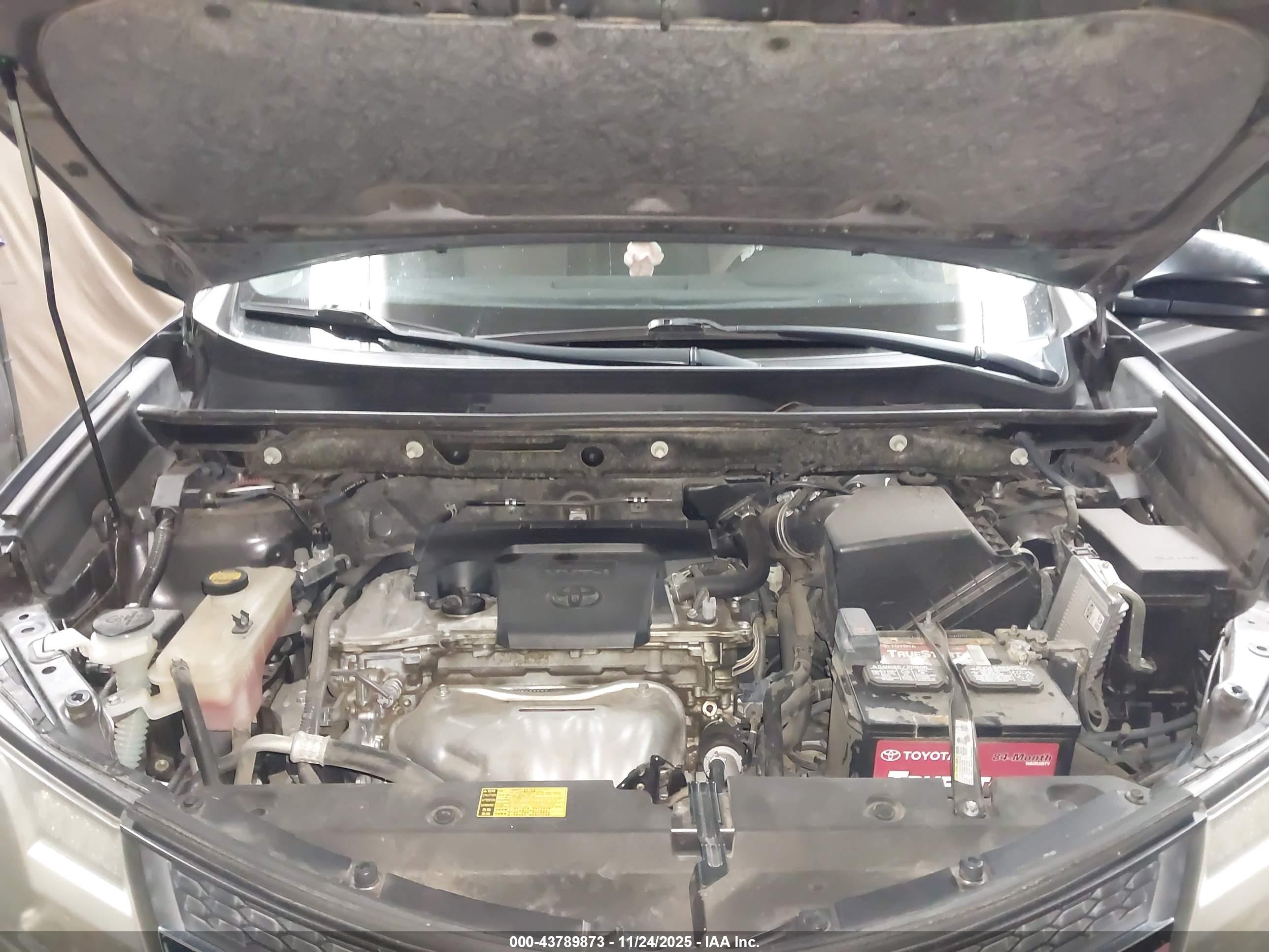 TOYOTA RAV4 image 10