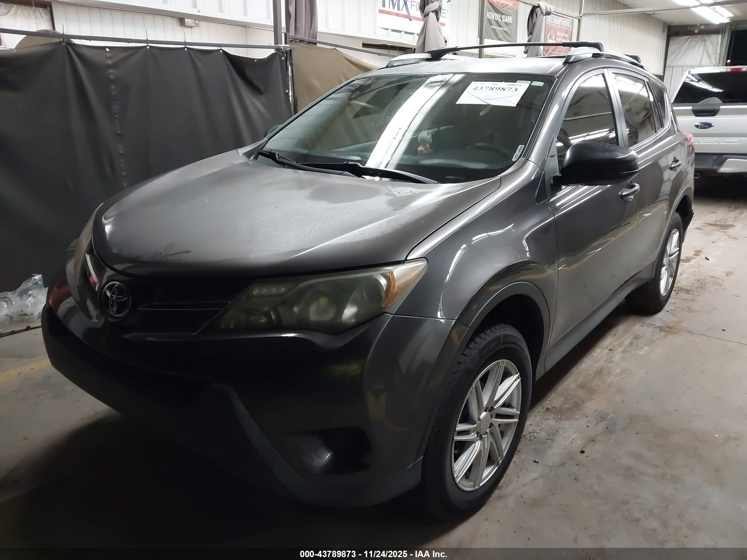 TOYOTA RAV4 image 2