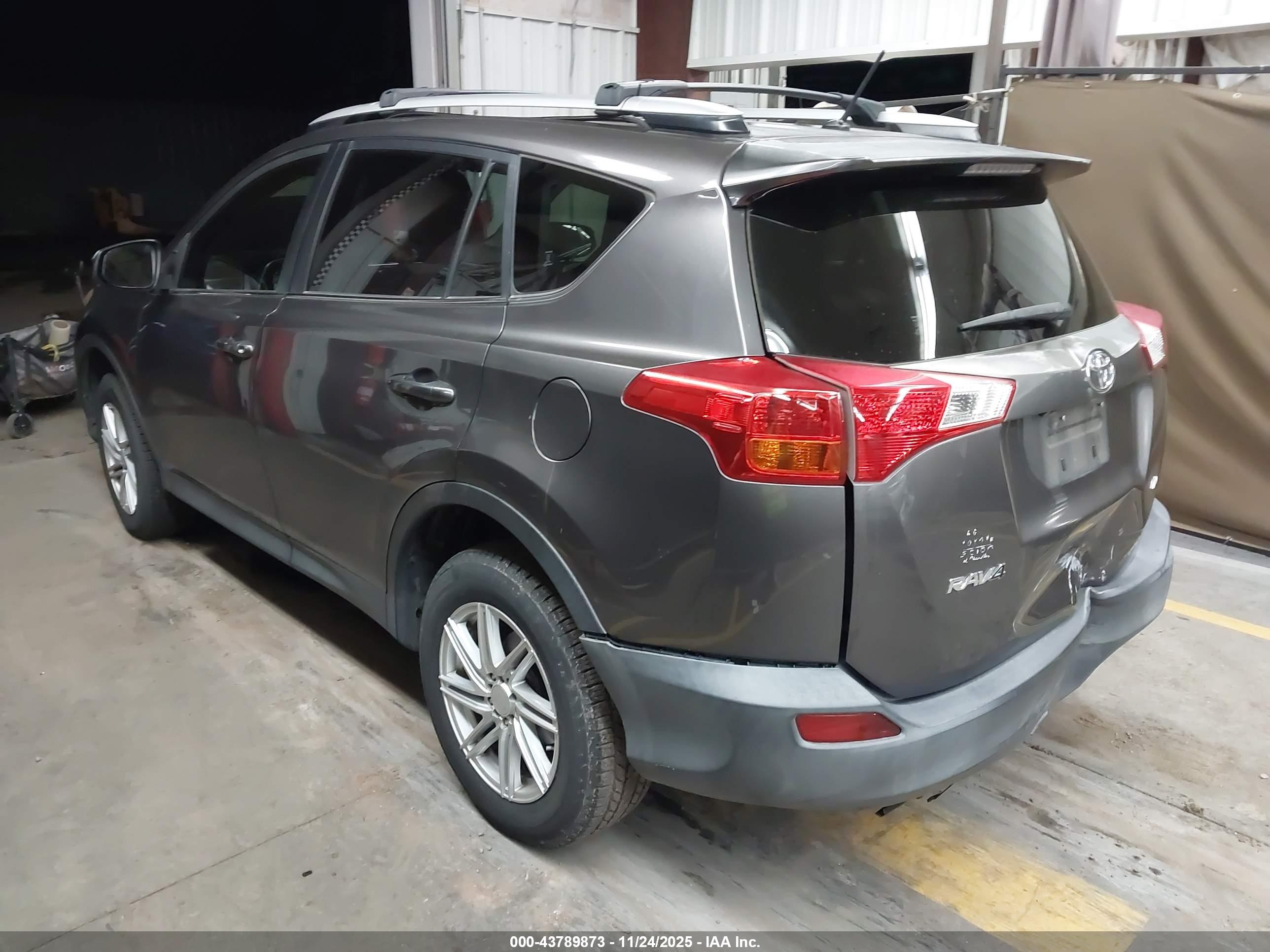 TOYOTA RAV4 image 3