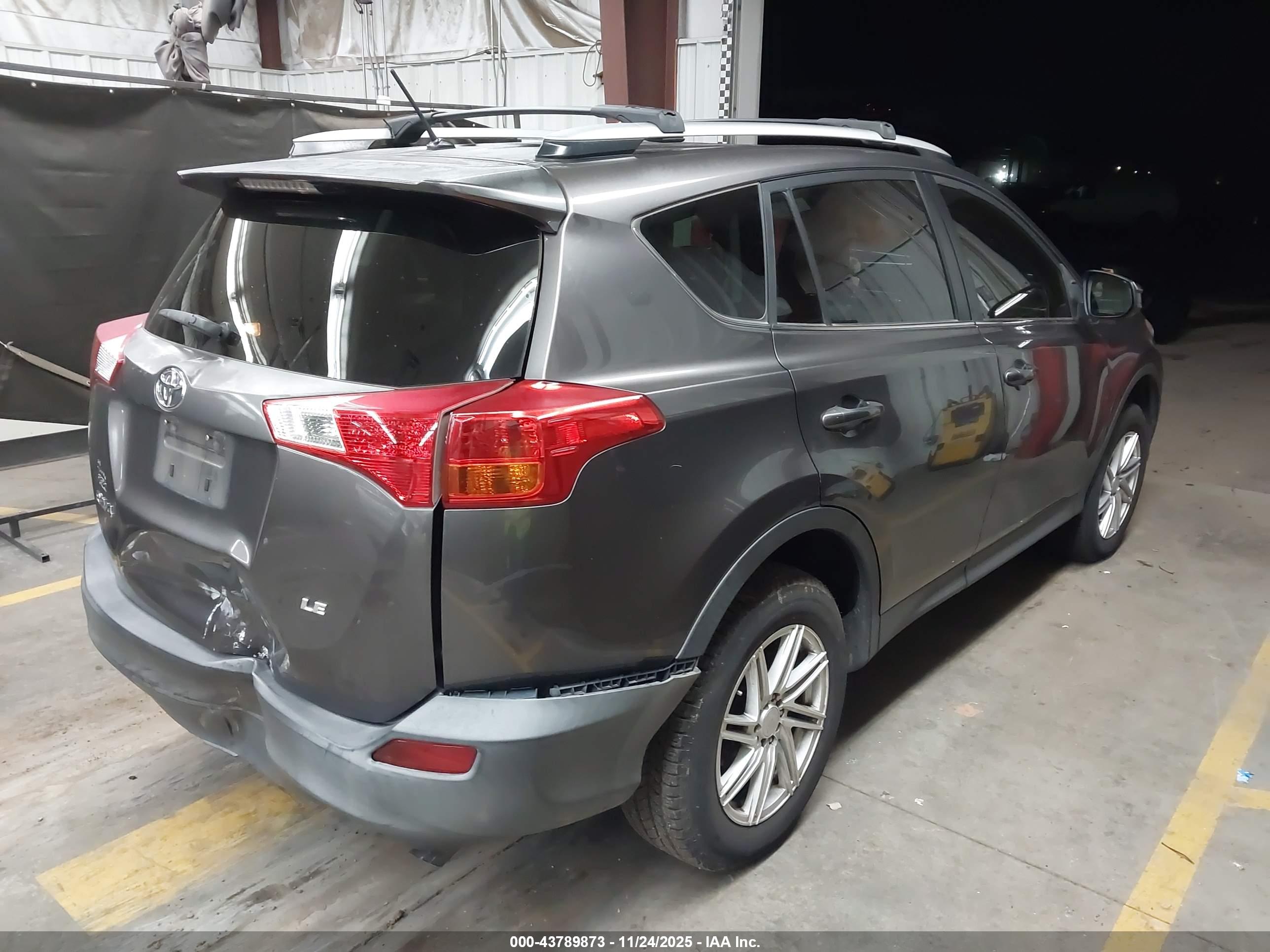 TOYOTA RAV4 image 4
