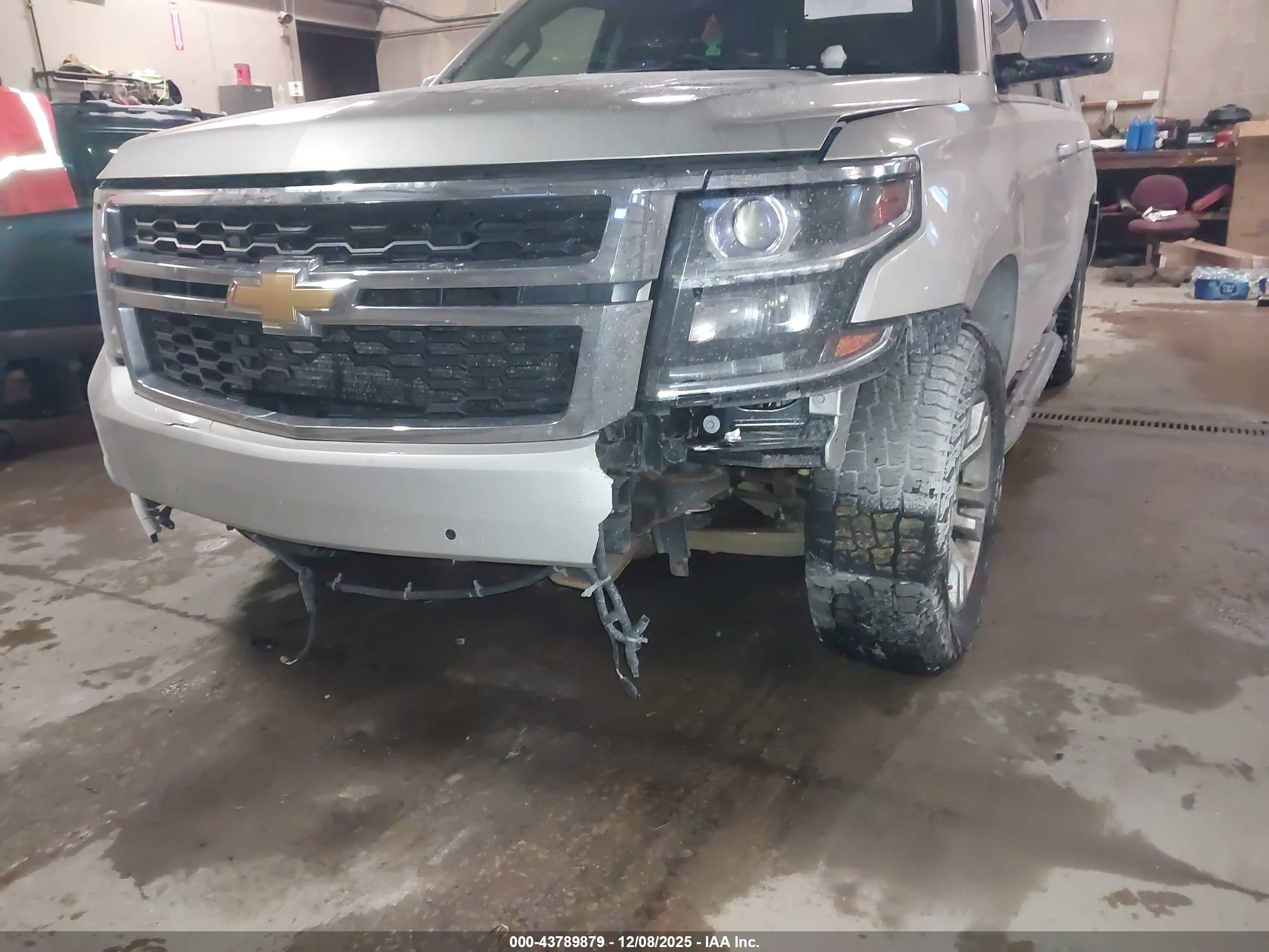 CHEVROLET SUBURBAN image 6