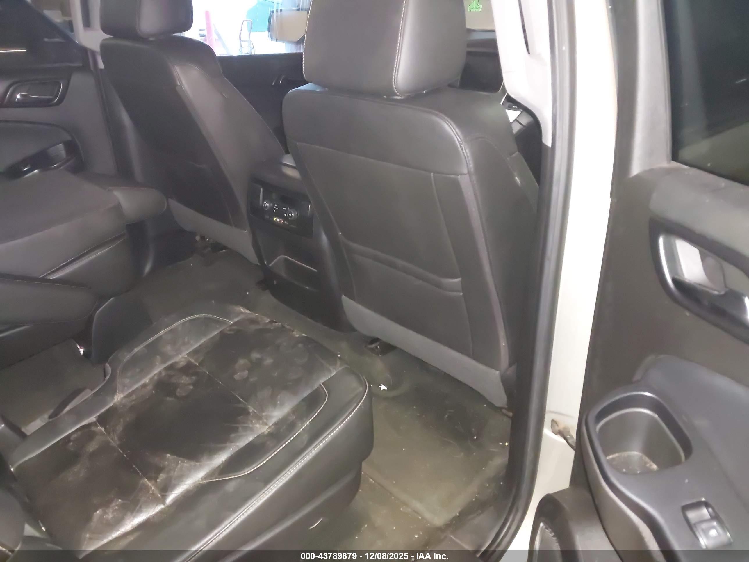 CHEVROLET SUBURBAN image 8