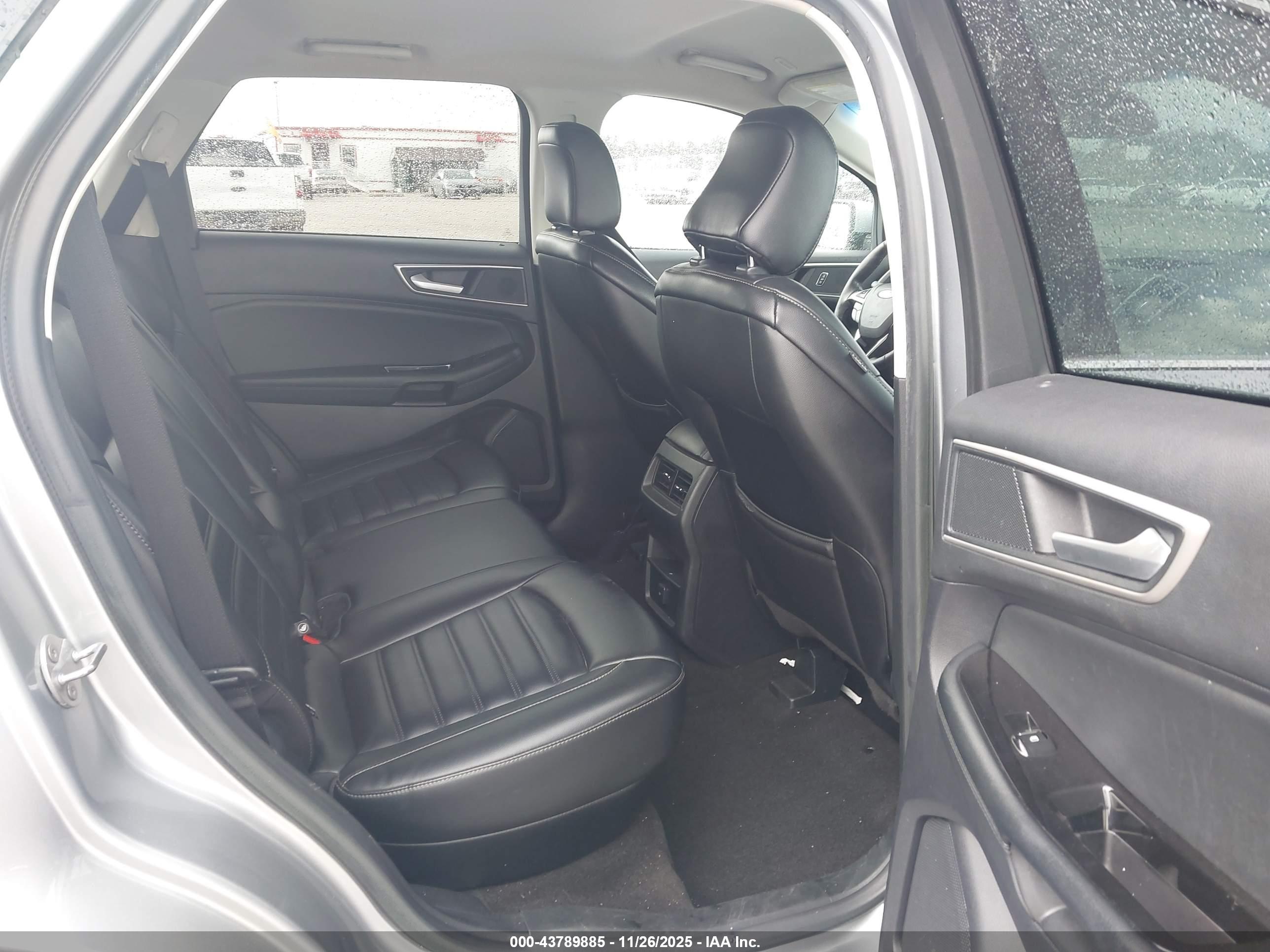 FORD EDGE image 8