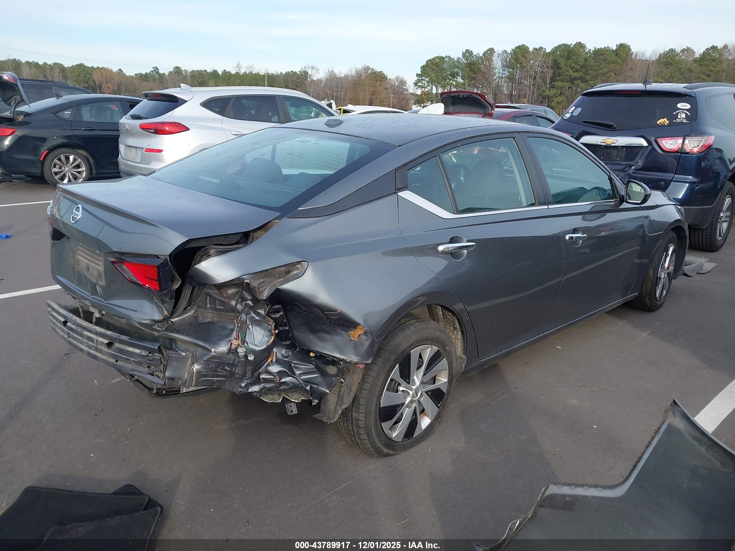 NISSAN ALTIMA image 4