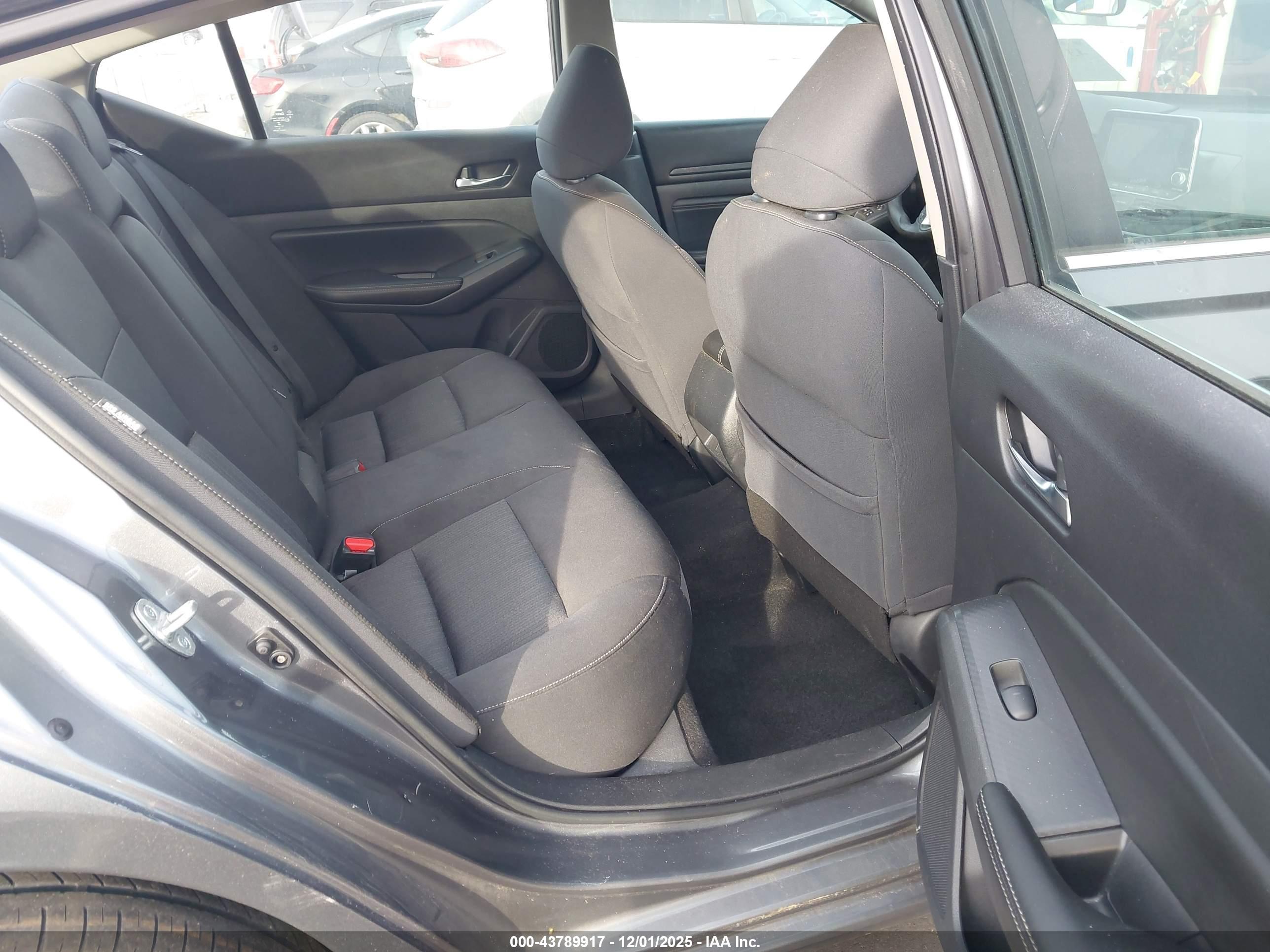NISSAN ALTIMA image 8