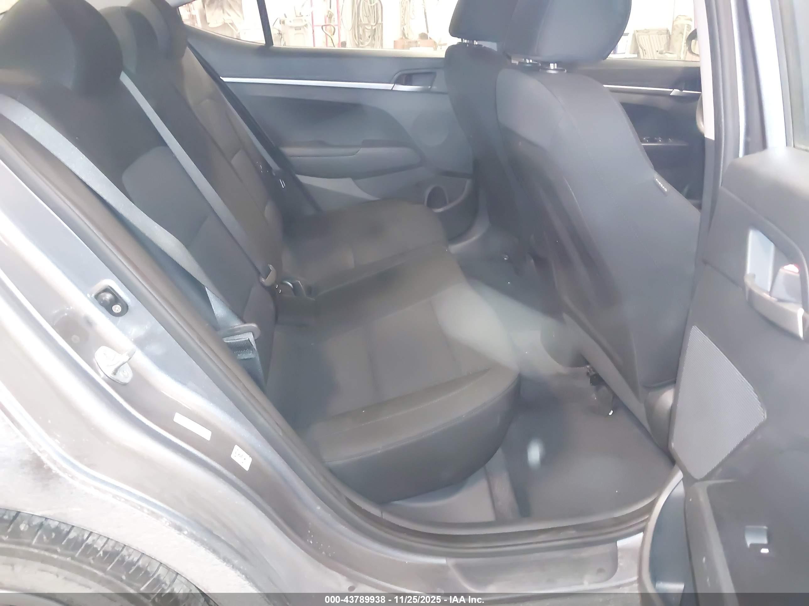 HYUNDAI ELANTRA image 8
