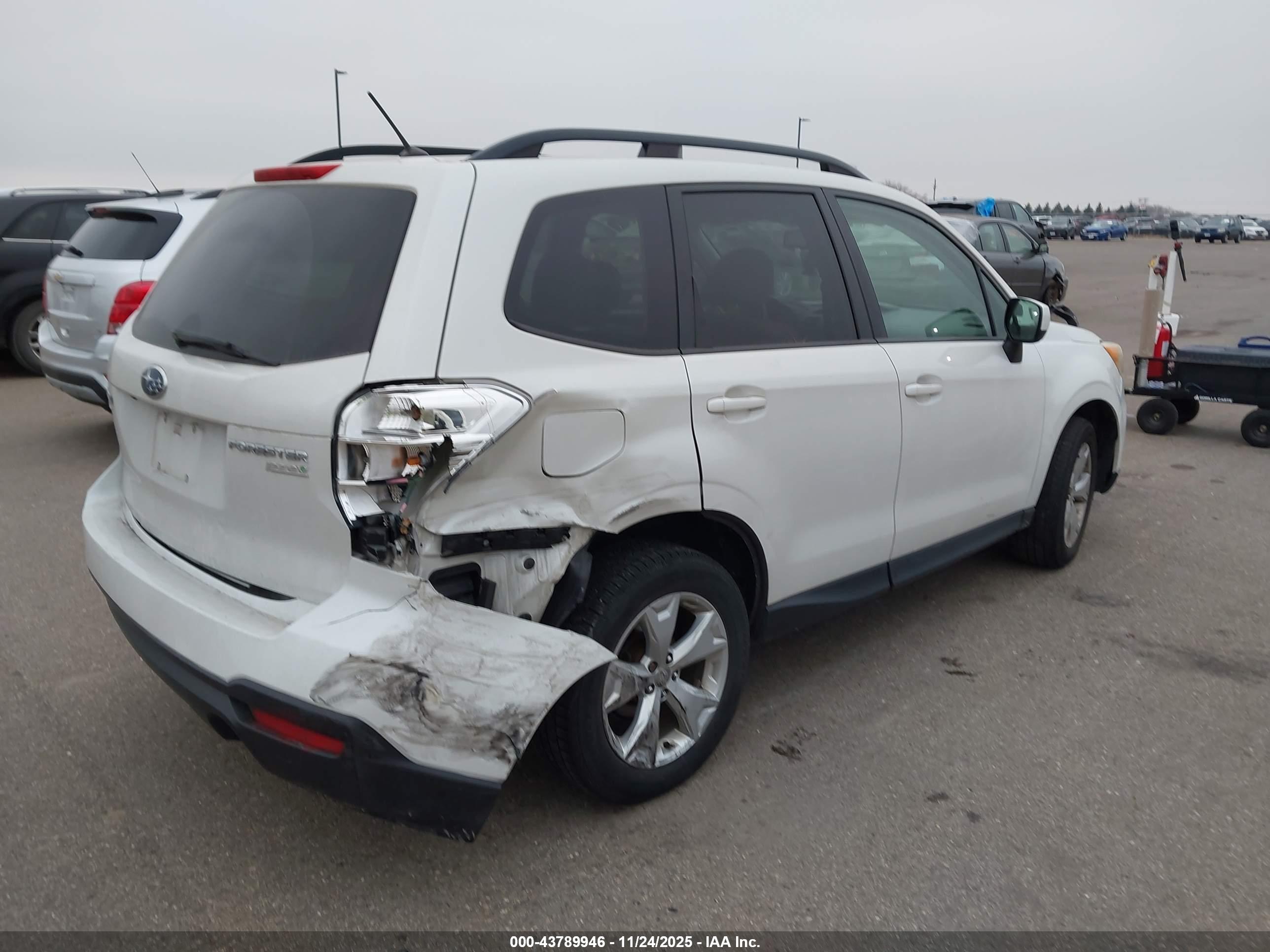 SUBARU FORESTER image 4