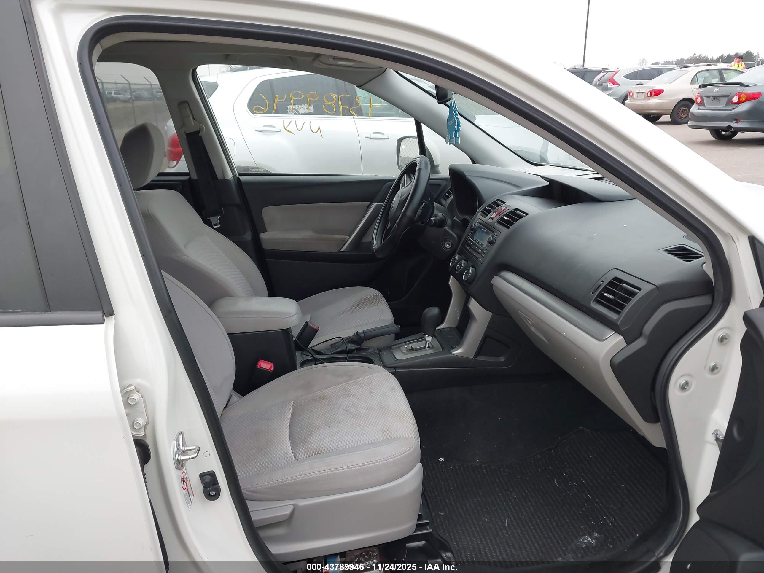 SUBARU FORESTER image 5