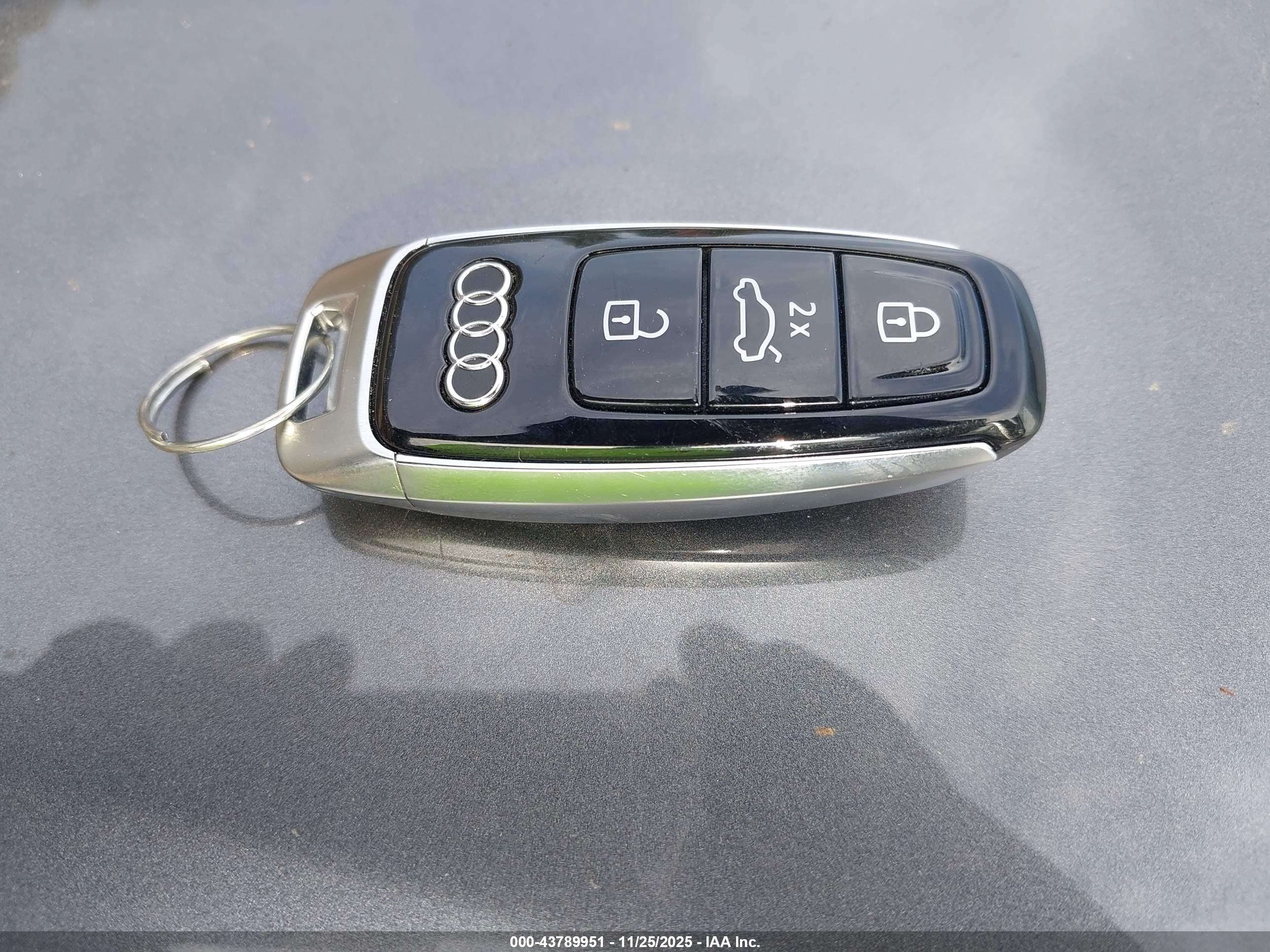 AUDI Q7 image 11