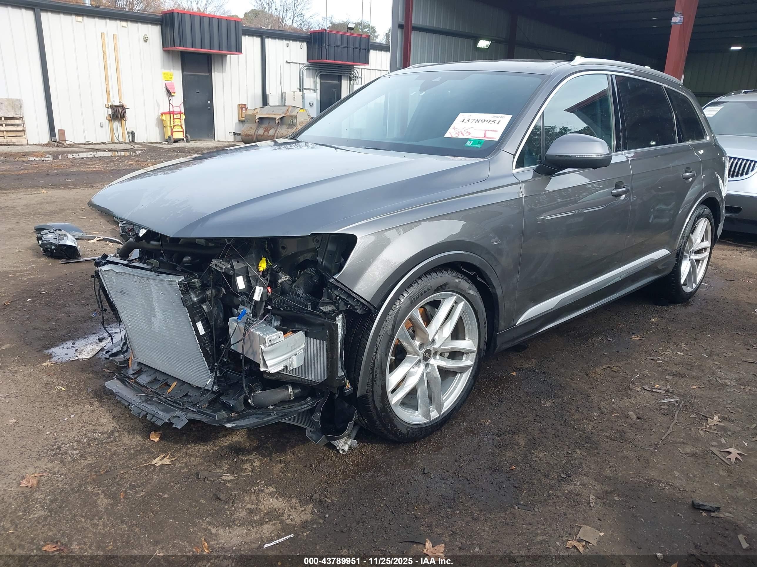 AUDI Q7 image 2