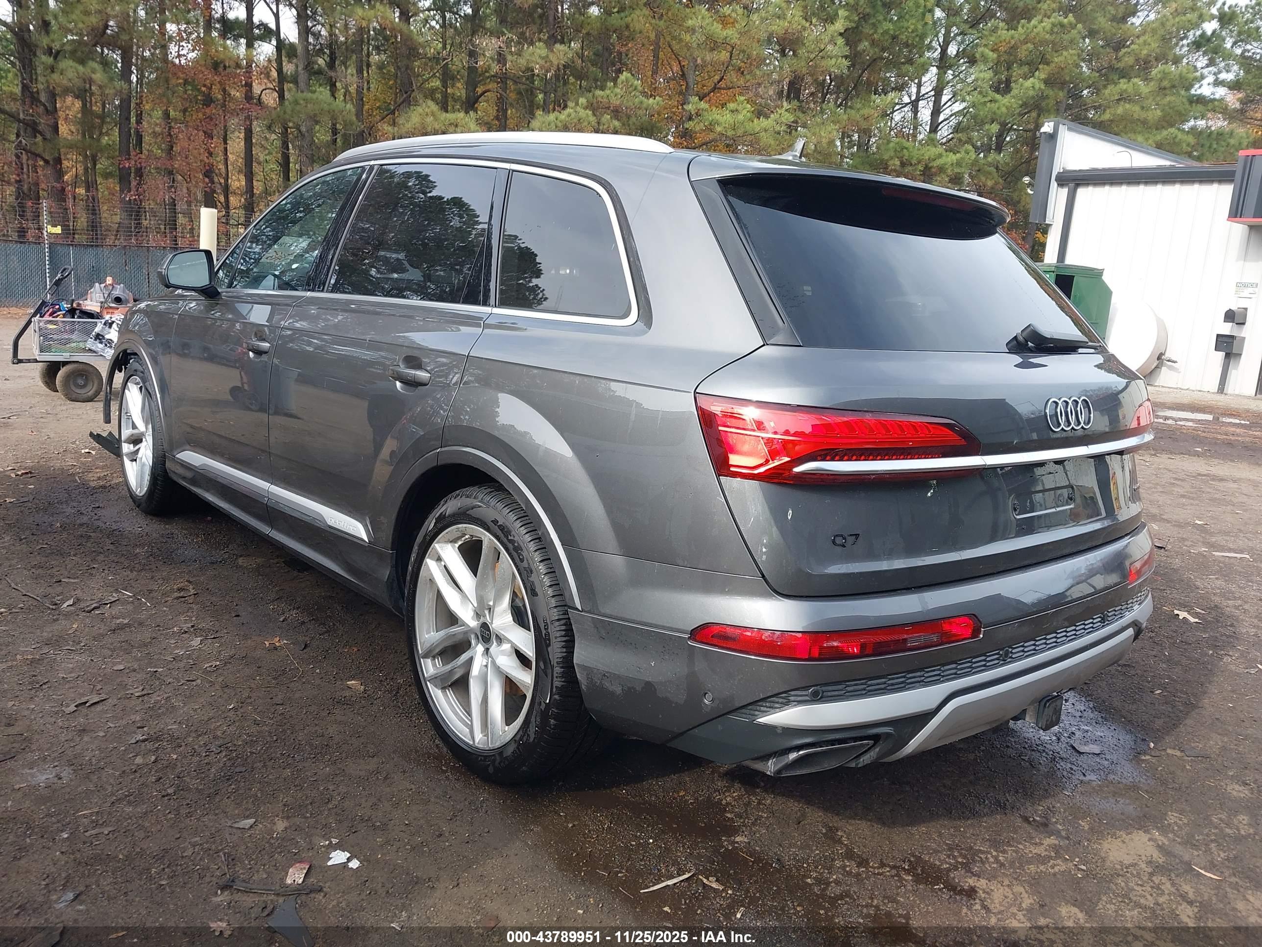 AUDI Q7 image 3