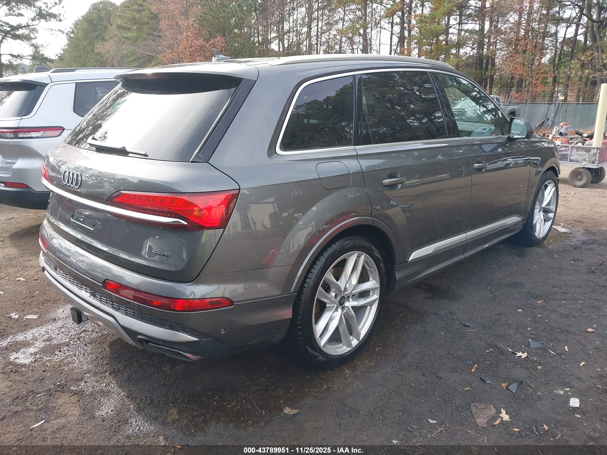 AUDI Q7 image 4
