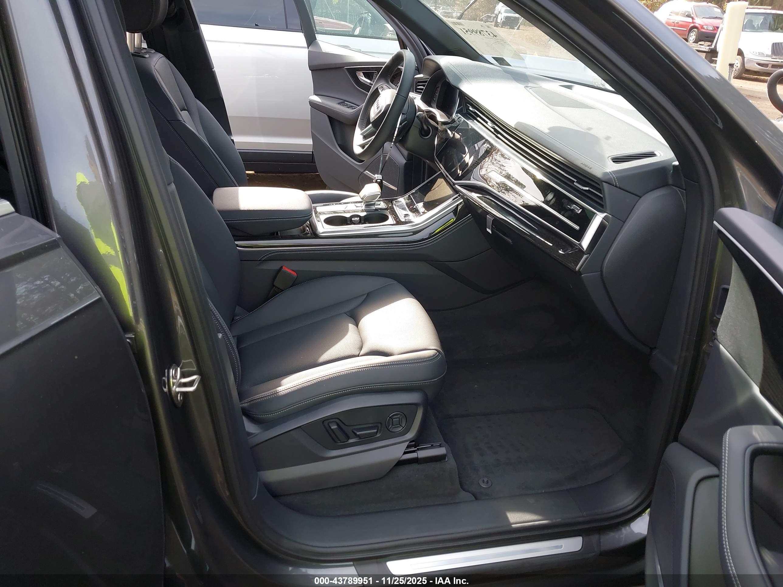 AUDI Q7 image 5