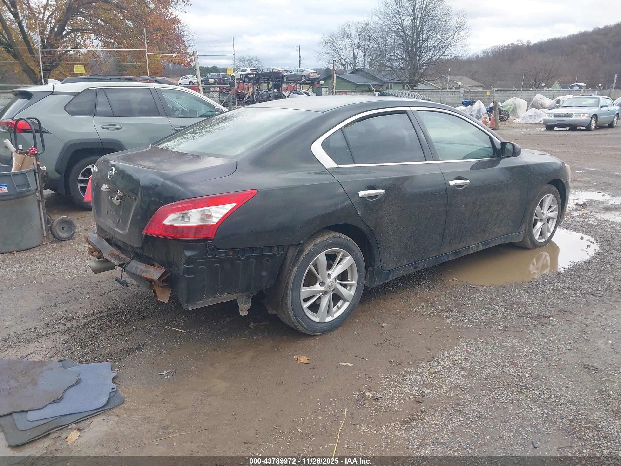 NISSAN MAXIMA image 4