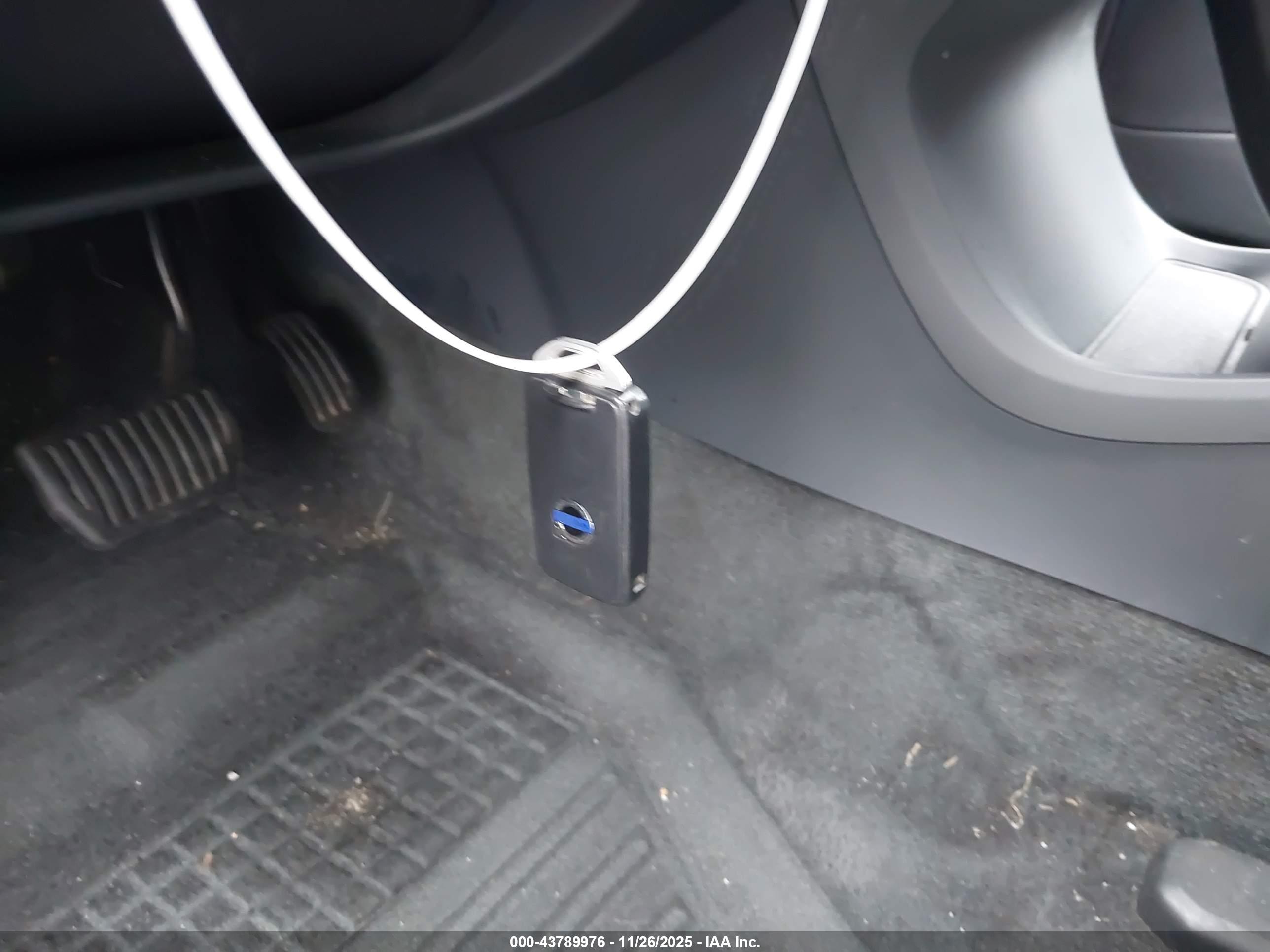 VOLVO XC60 image 11
