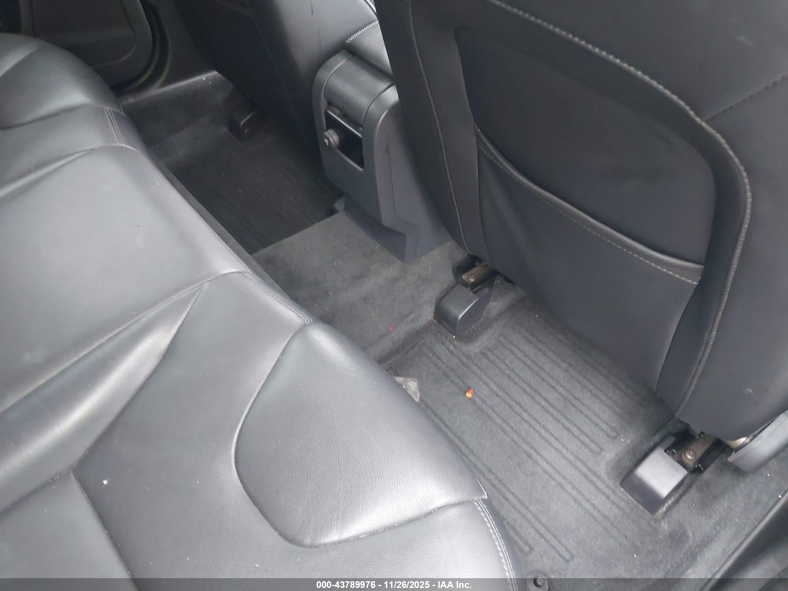 VOLVO XC60 image 8