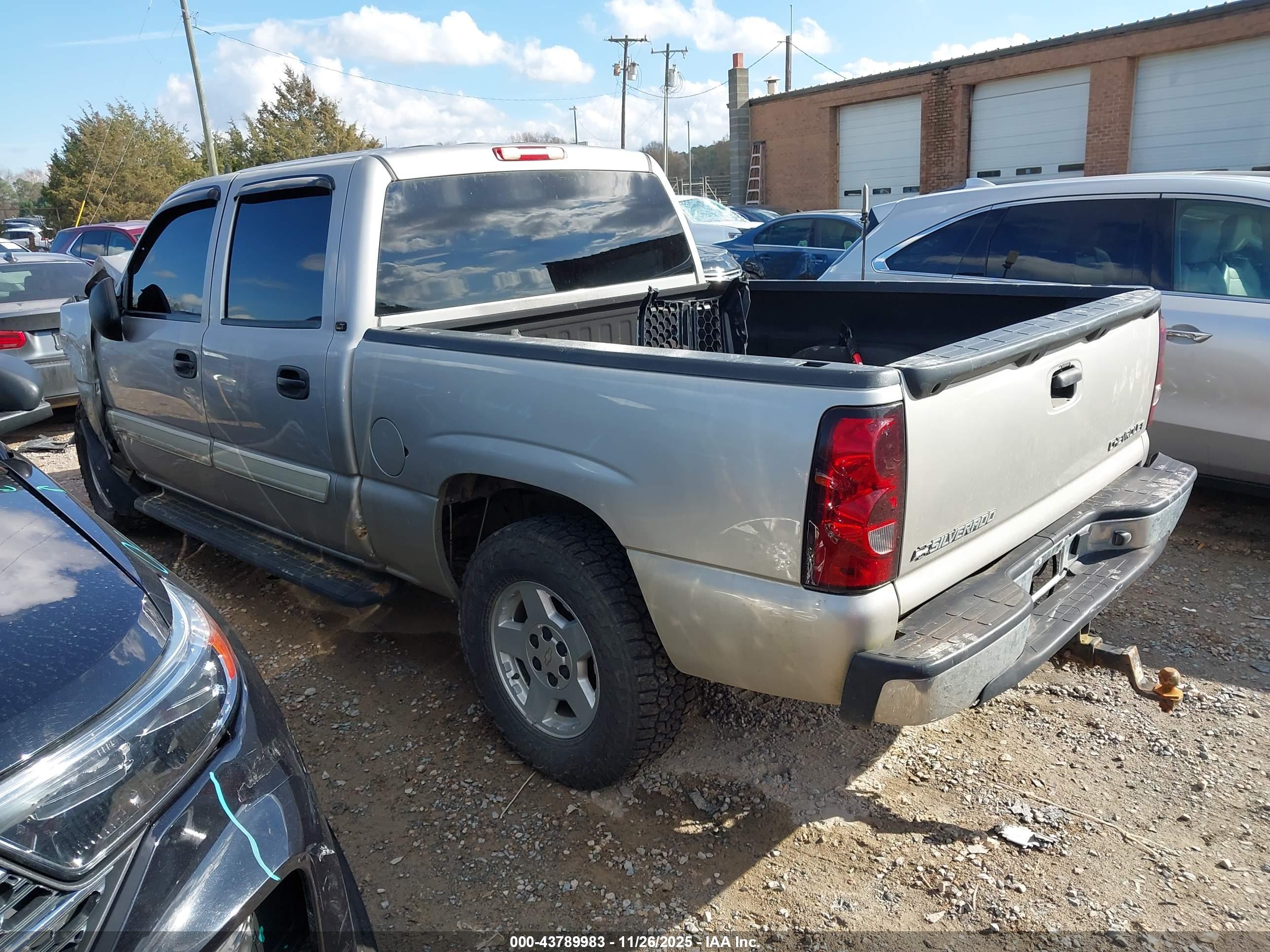CHEVROLET SILVERADO image 3