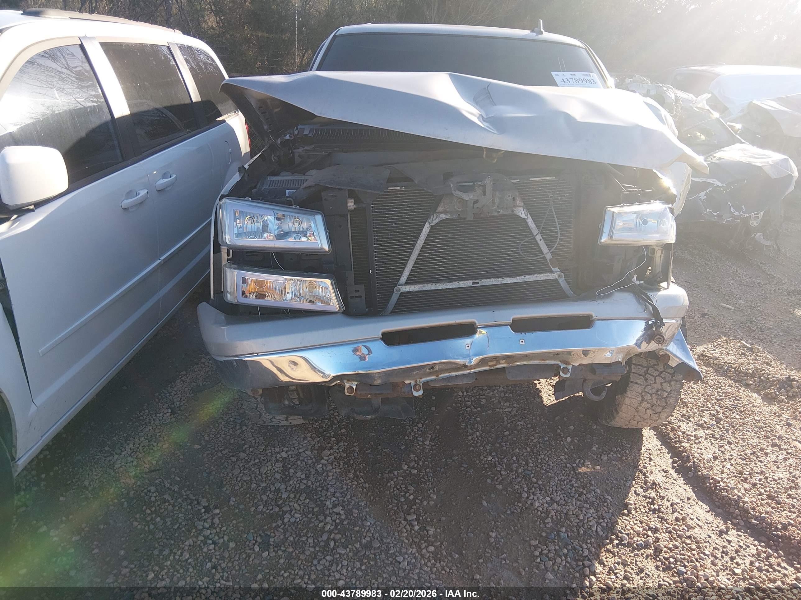 CHEVROLET SILVERADO image 6