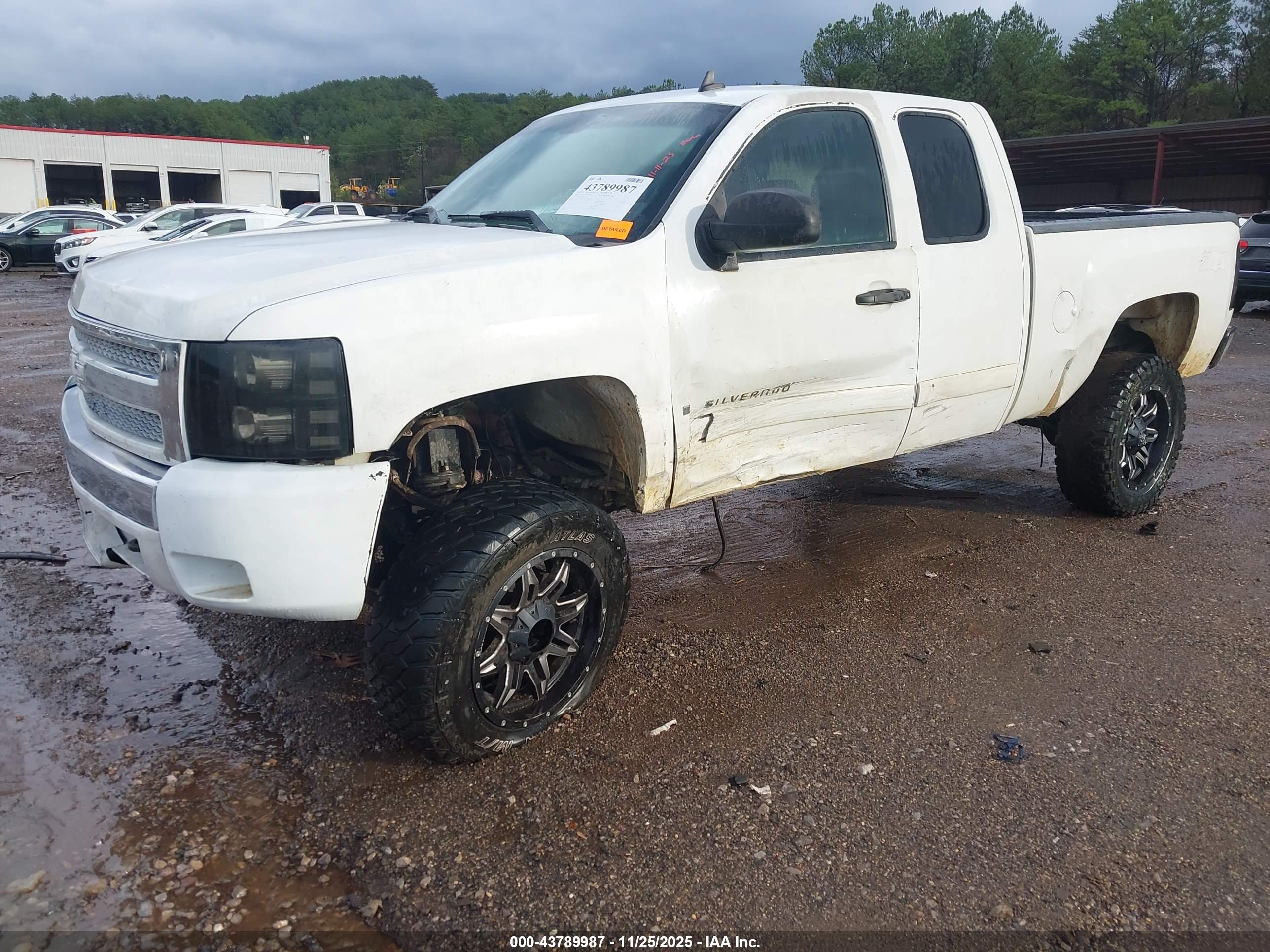 CHEVROLET SILVERADO image 2