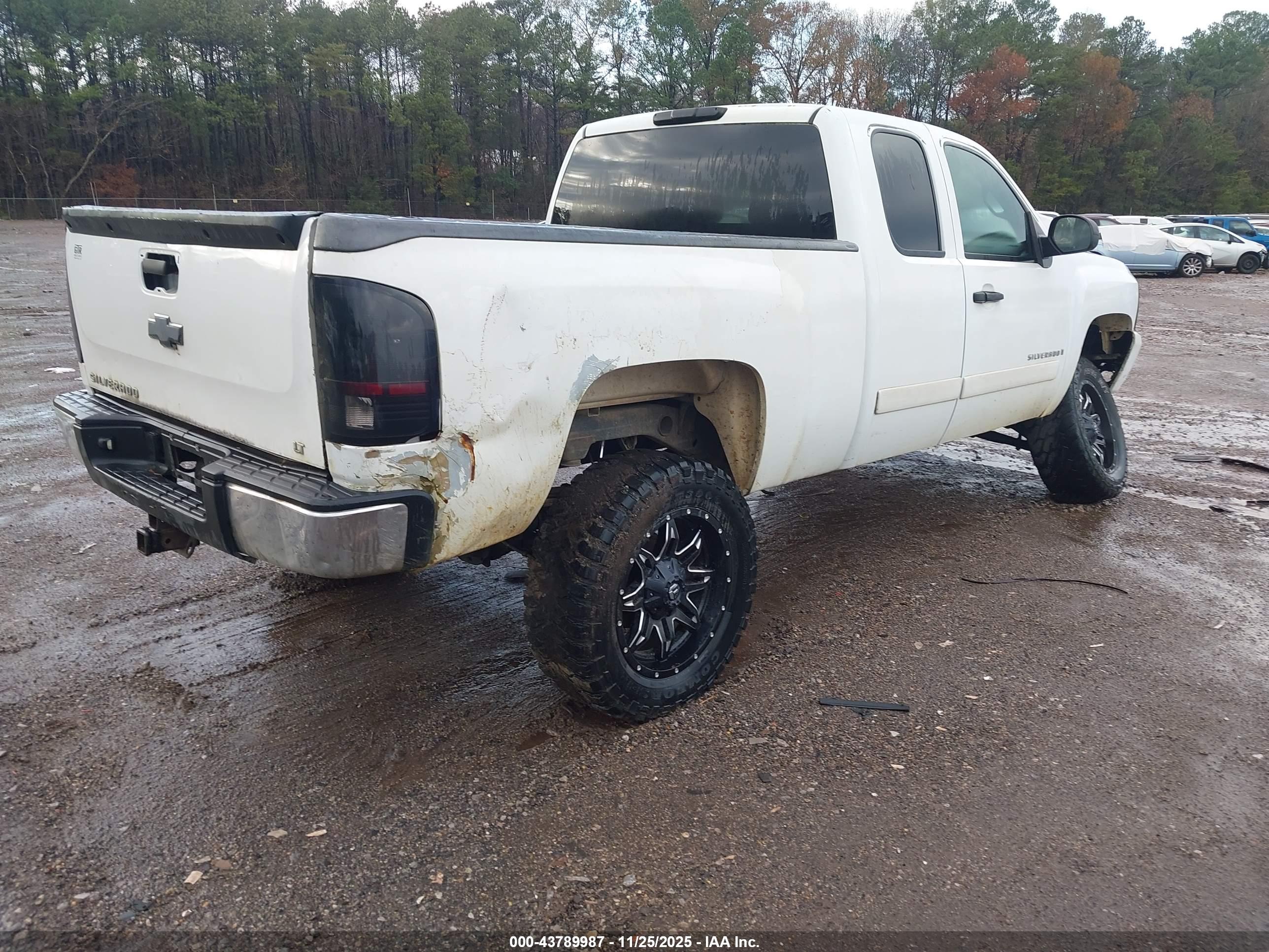 CHEVROLET SILVERADO image 4