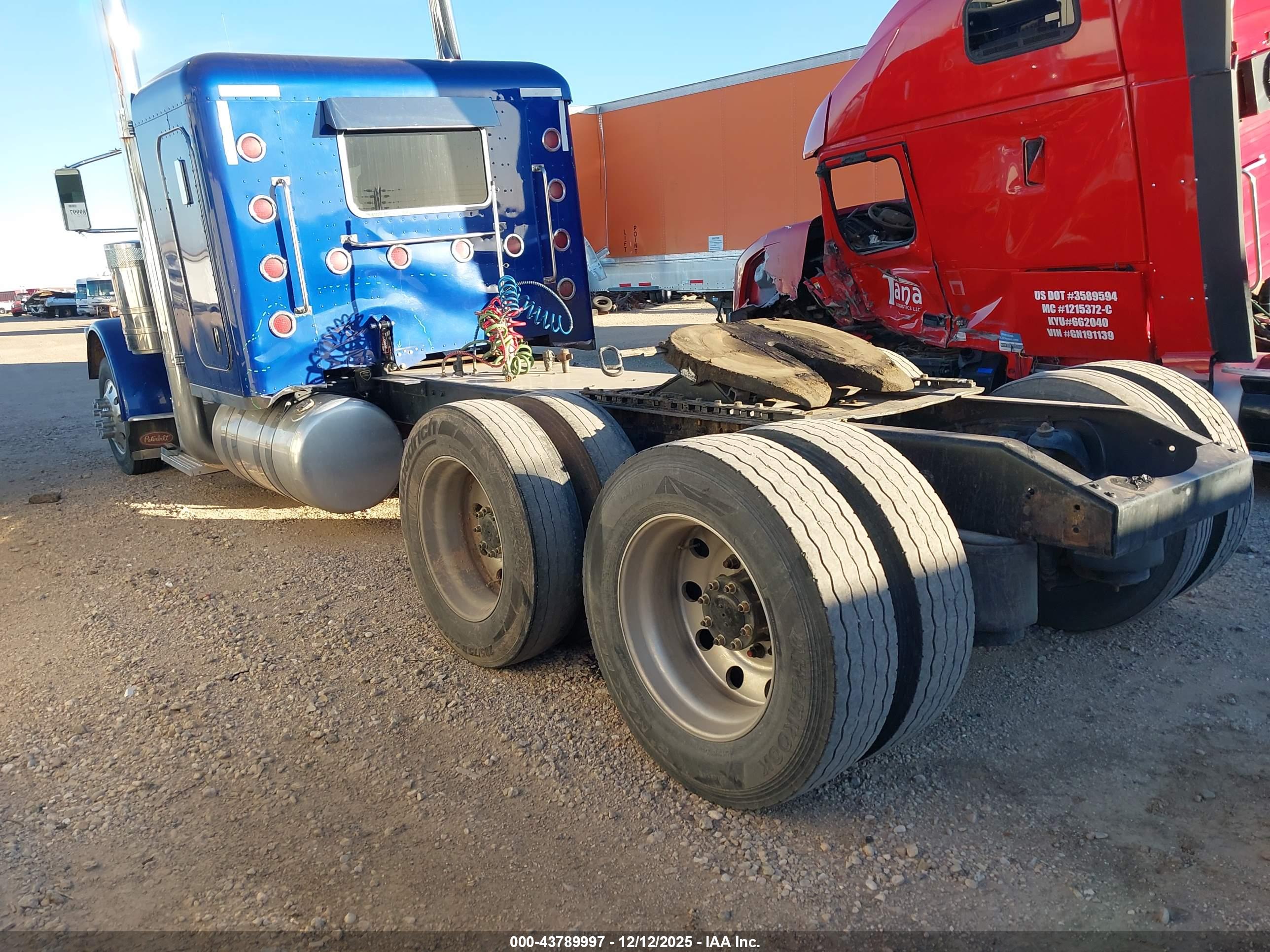 PETERBILT 389 image 3