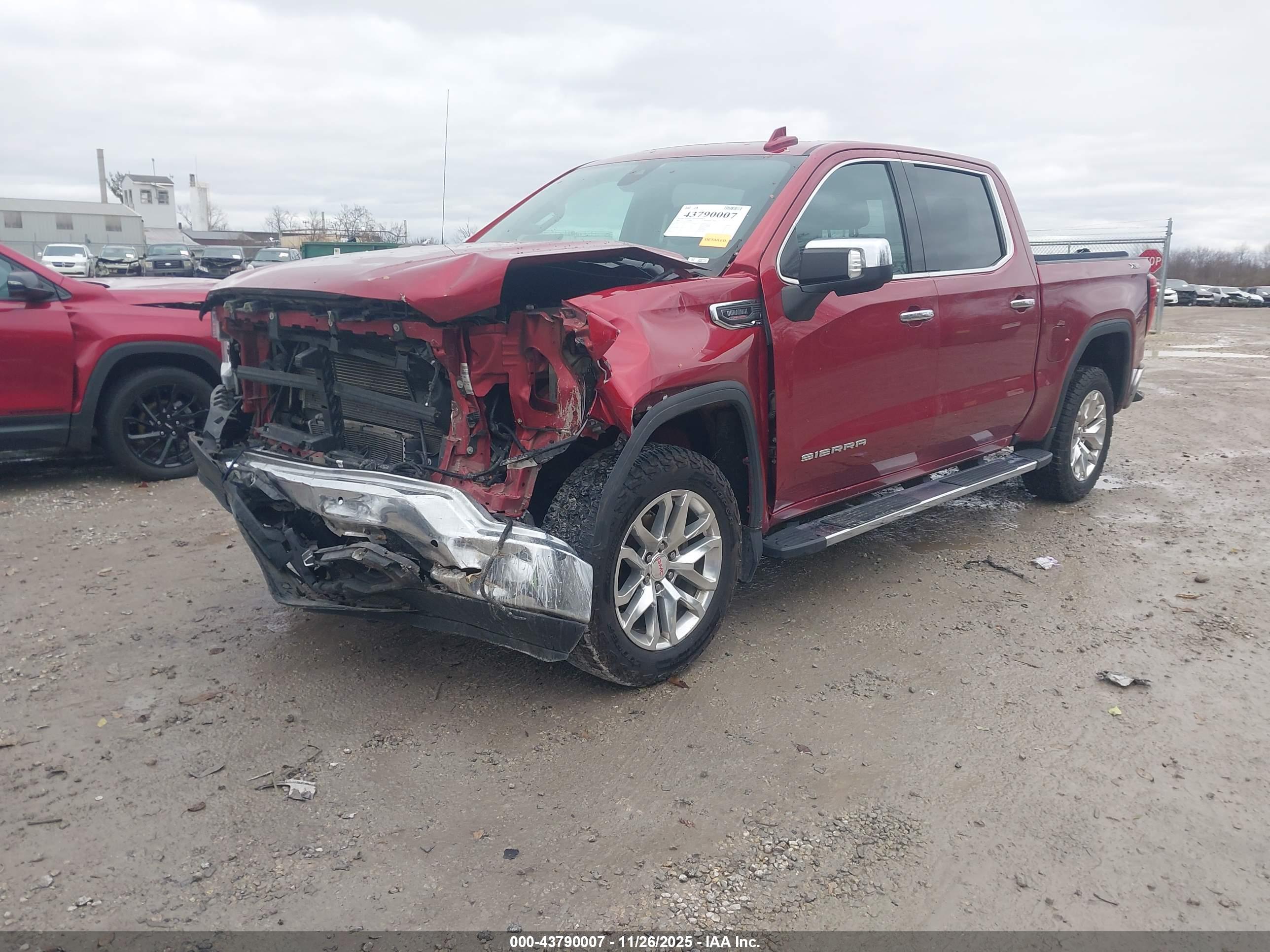 GMC SIERRA image 2