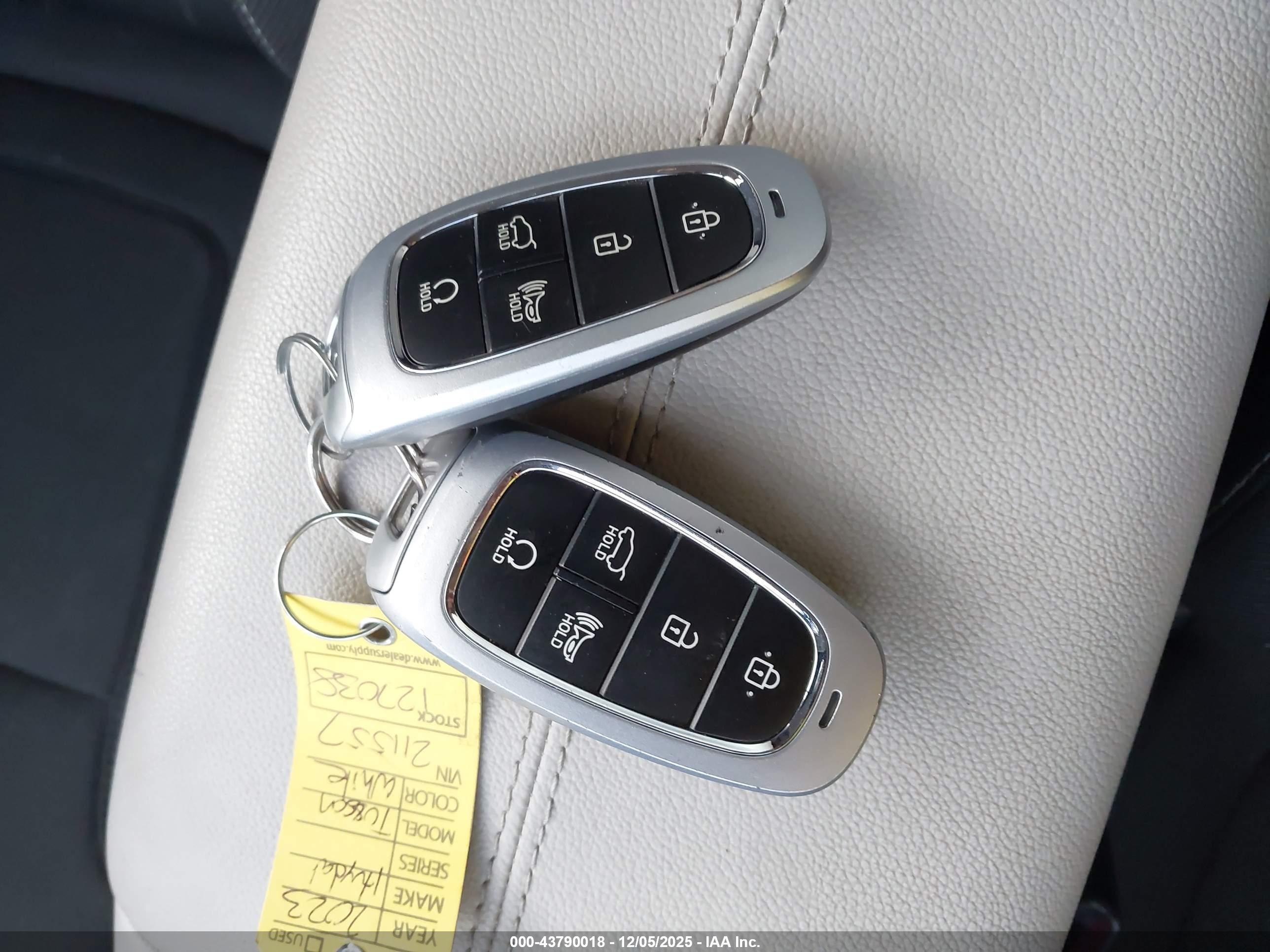 HYUNDAI TUCSON image 11