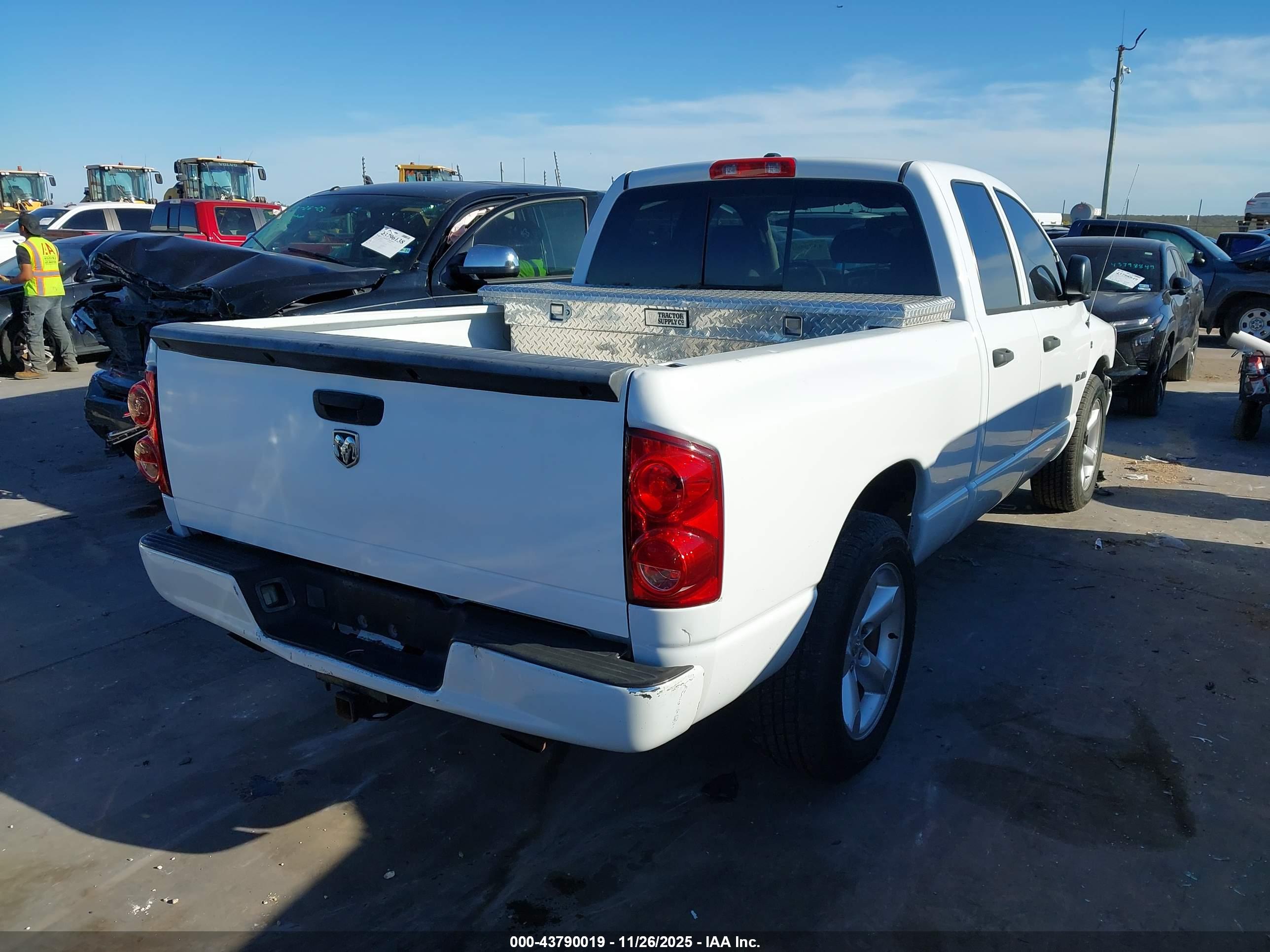 DODGE RAM image 4