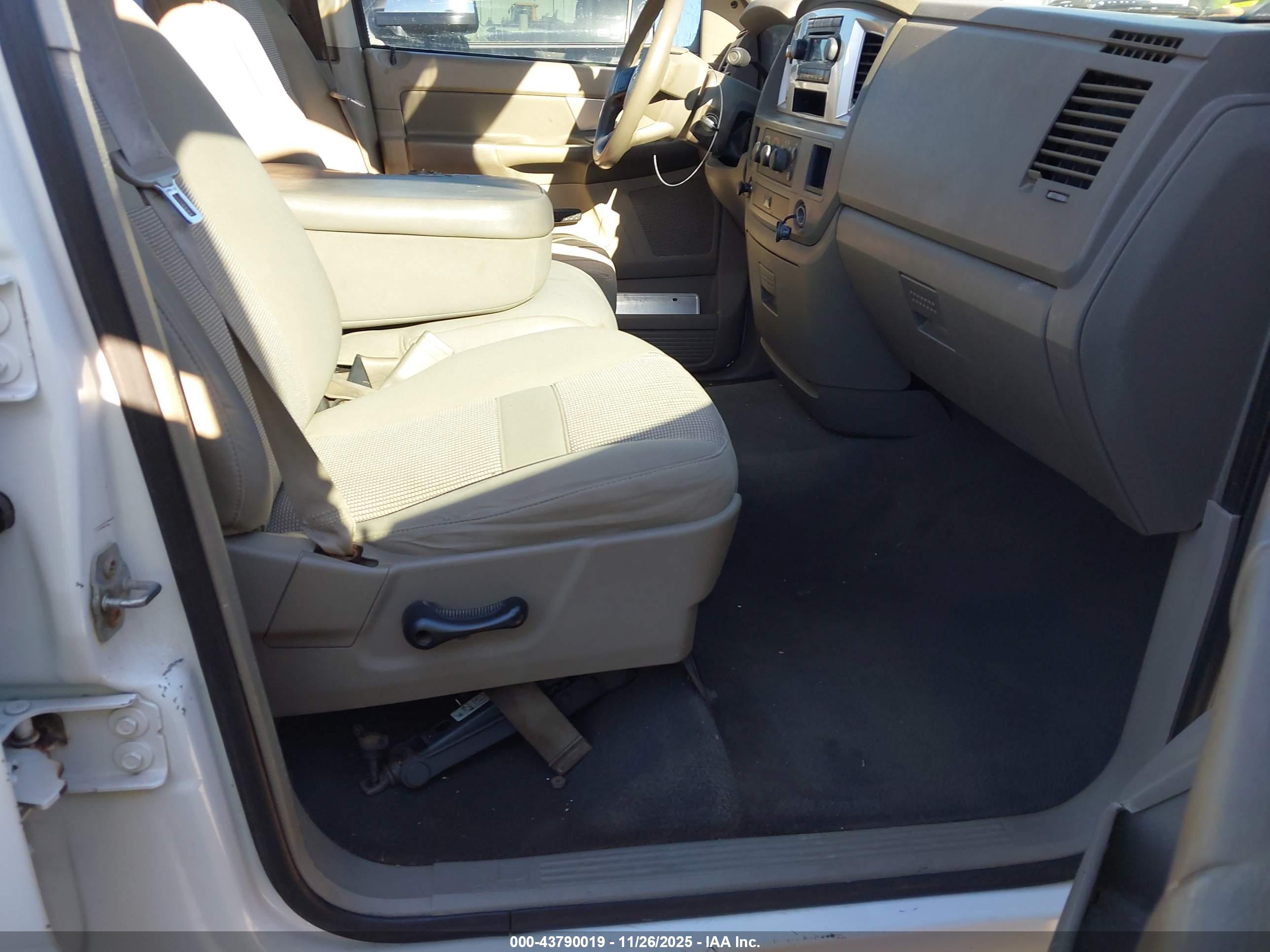 DODGE RAM image 5