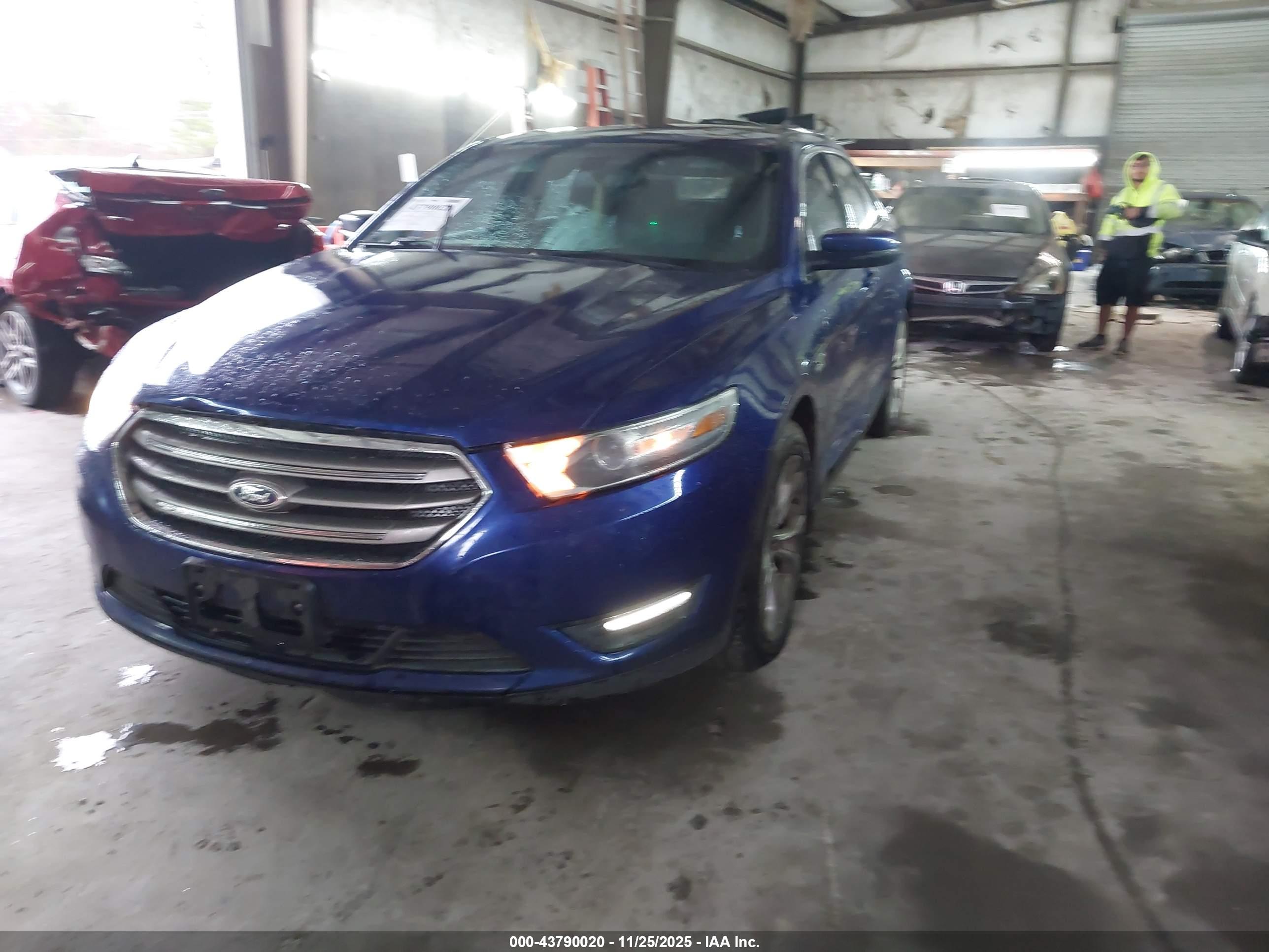 FORD TAURUS image 2