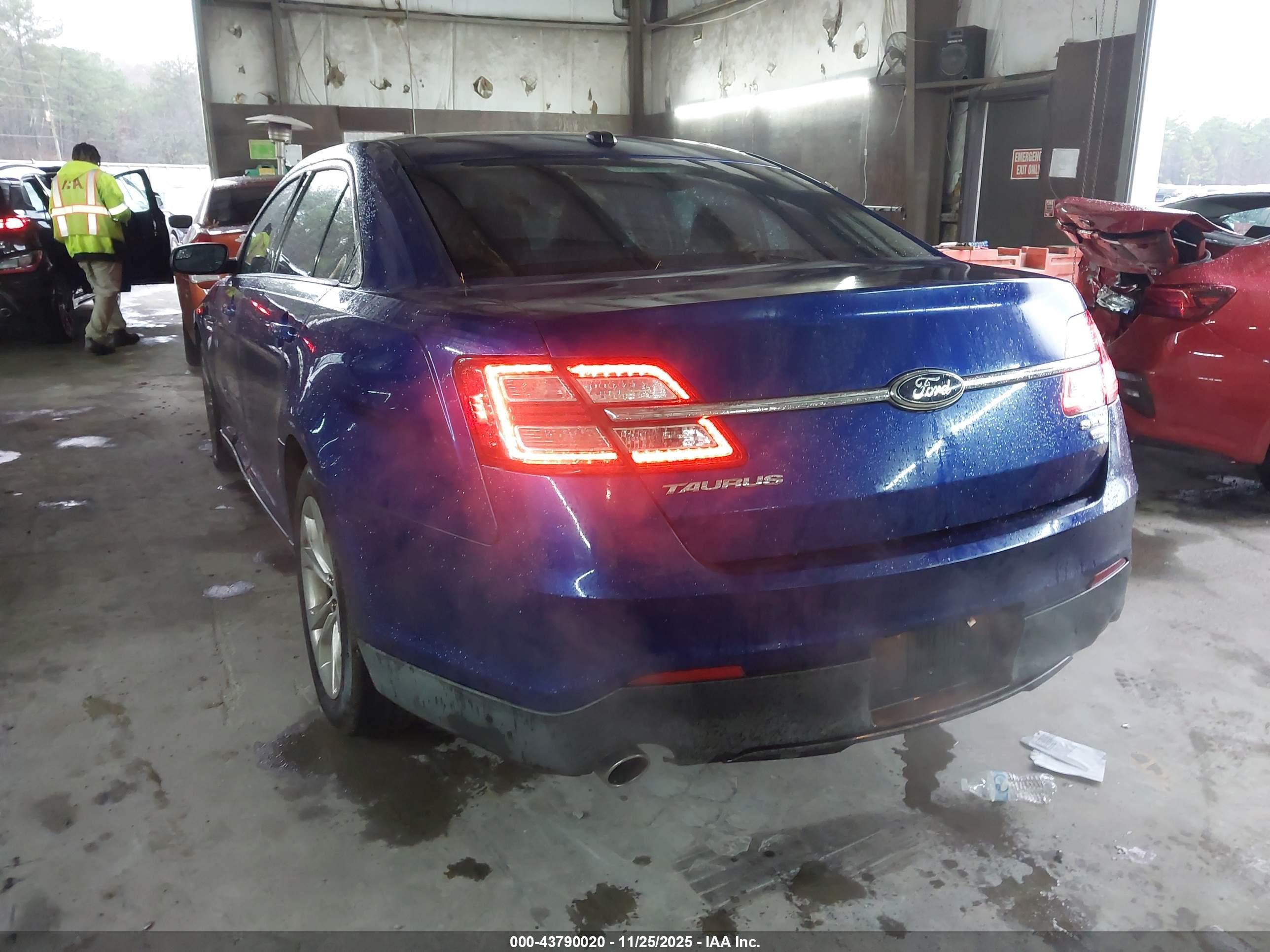 FORD TAURUS image 3