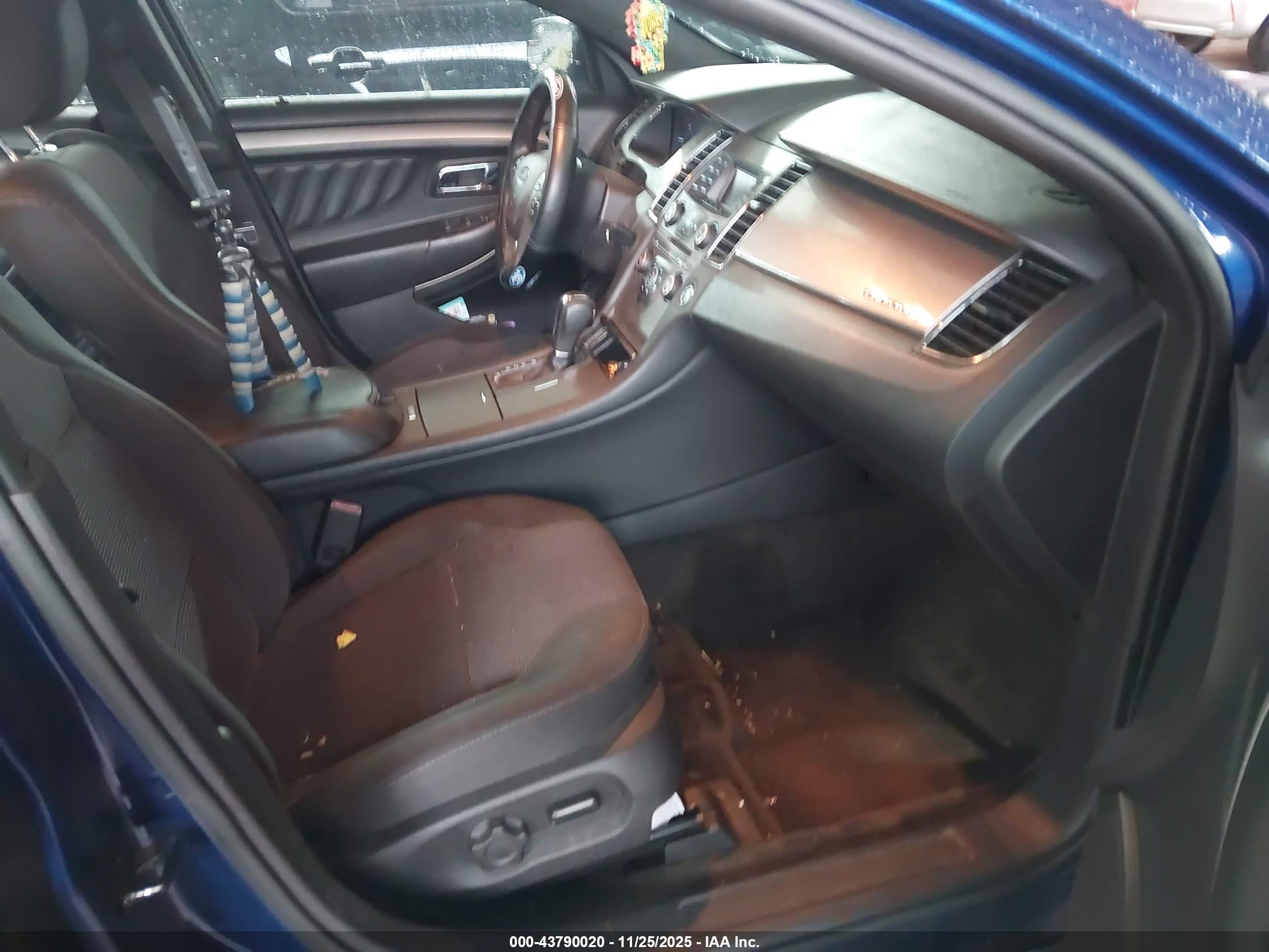 FORD TAURUS image 5