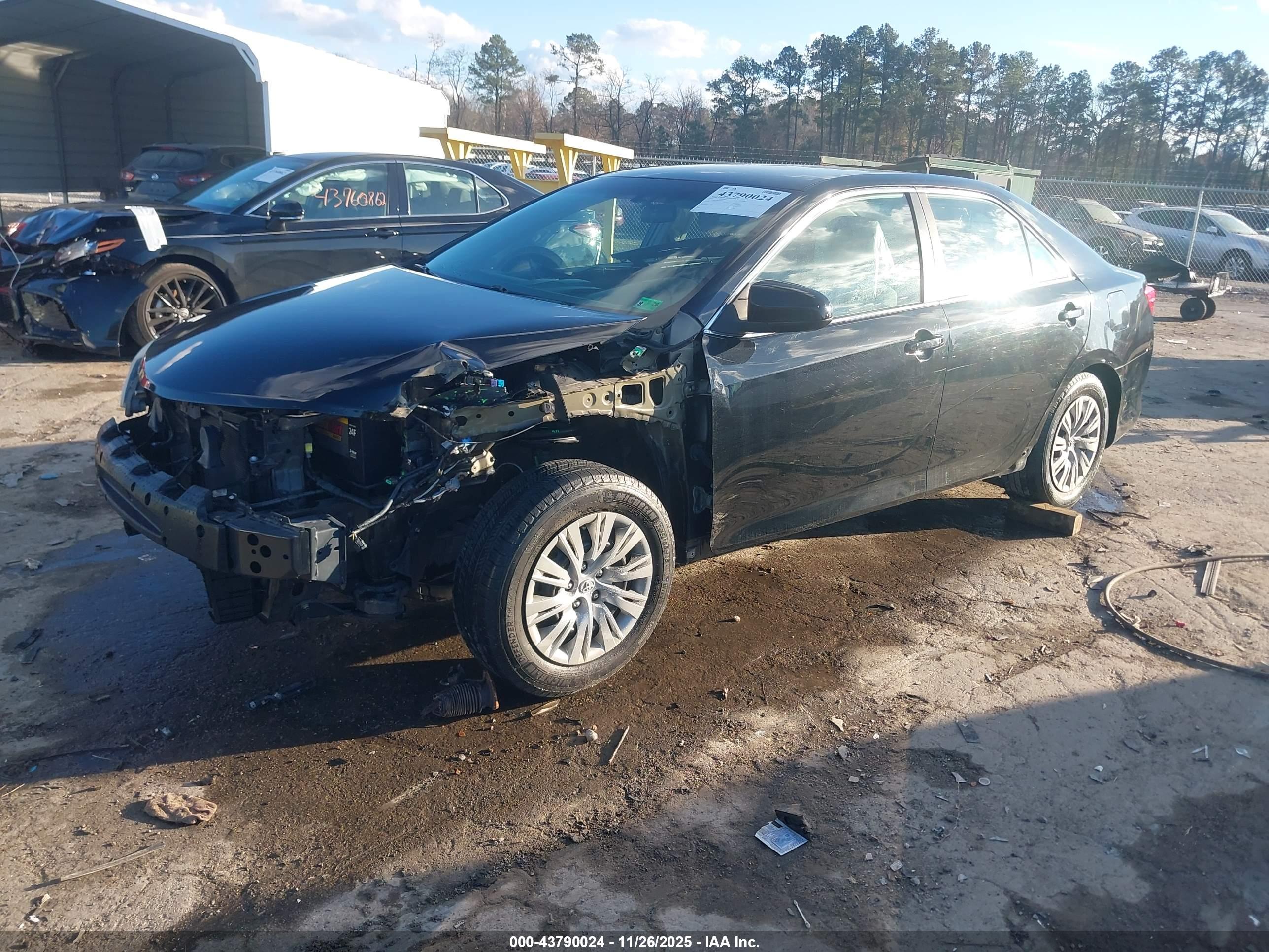 TOYOTA CAMRY image 2