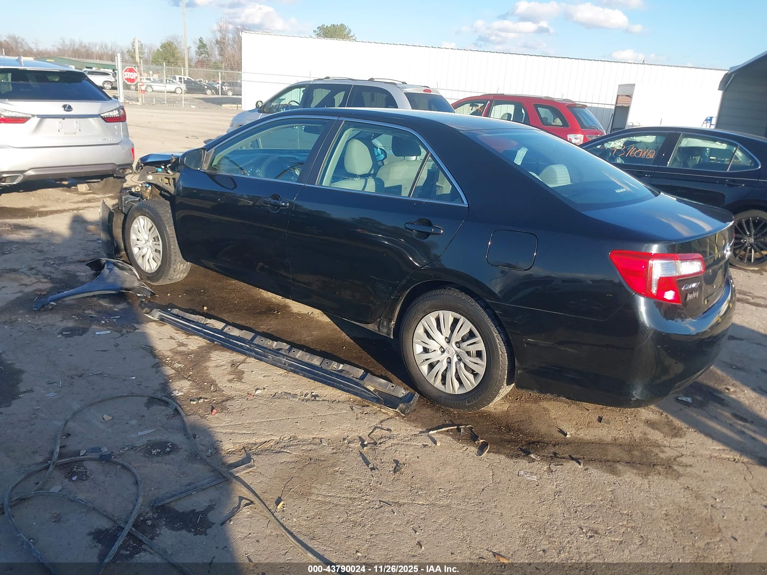 TOYOTA CAMRY image 3