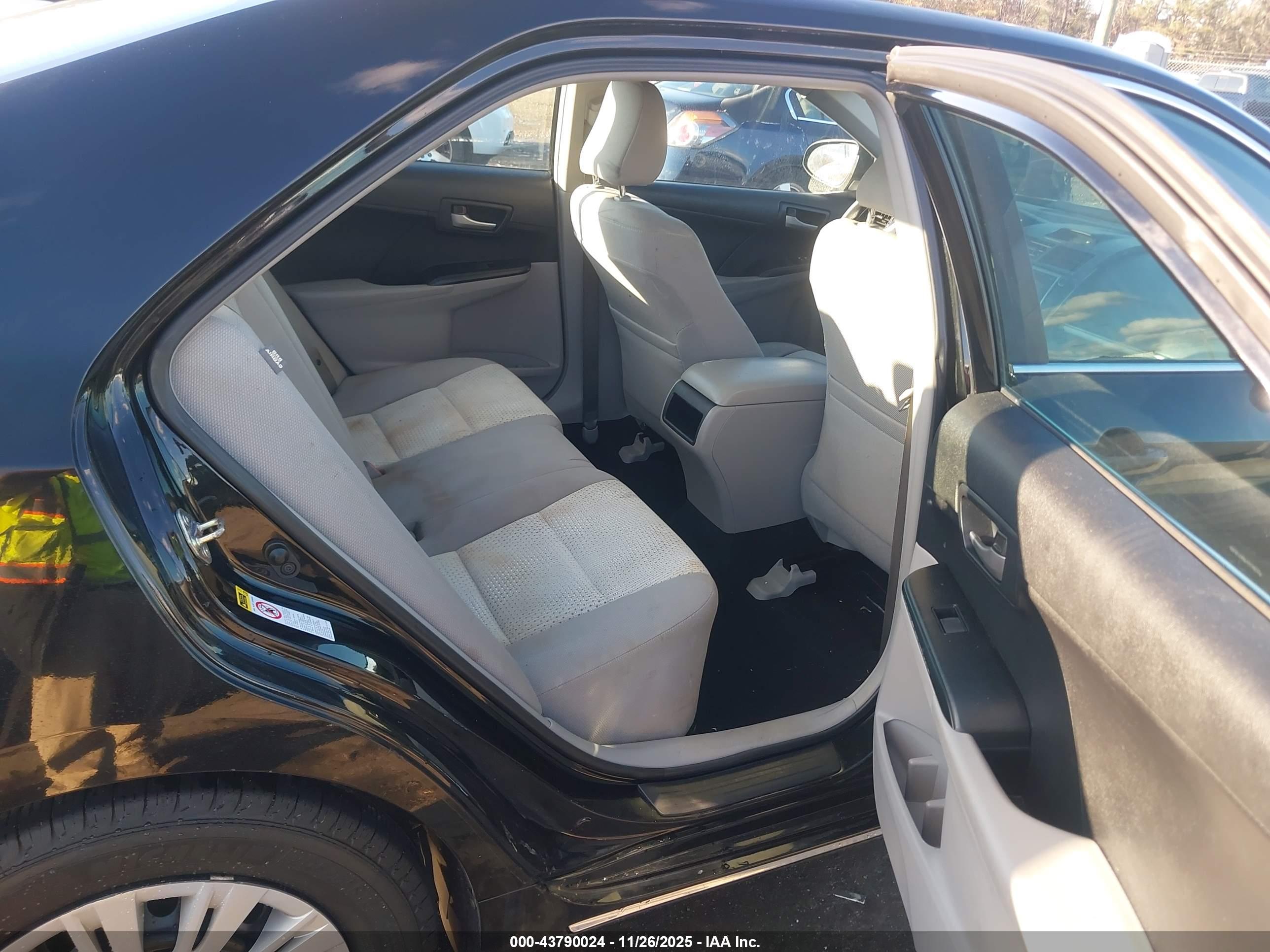 TOYOTA CAMRY image 8