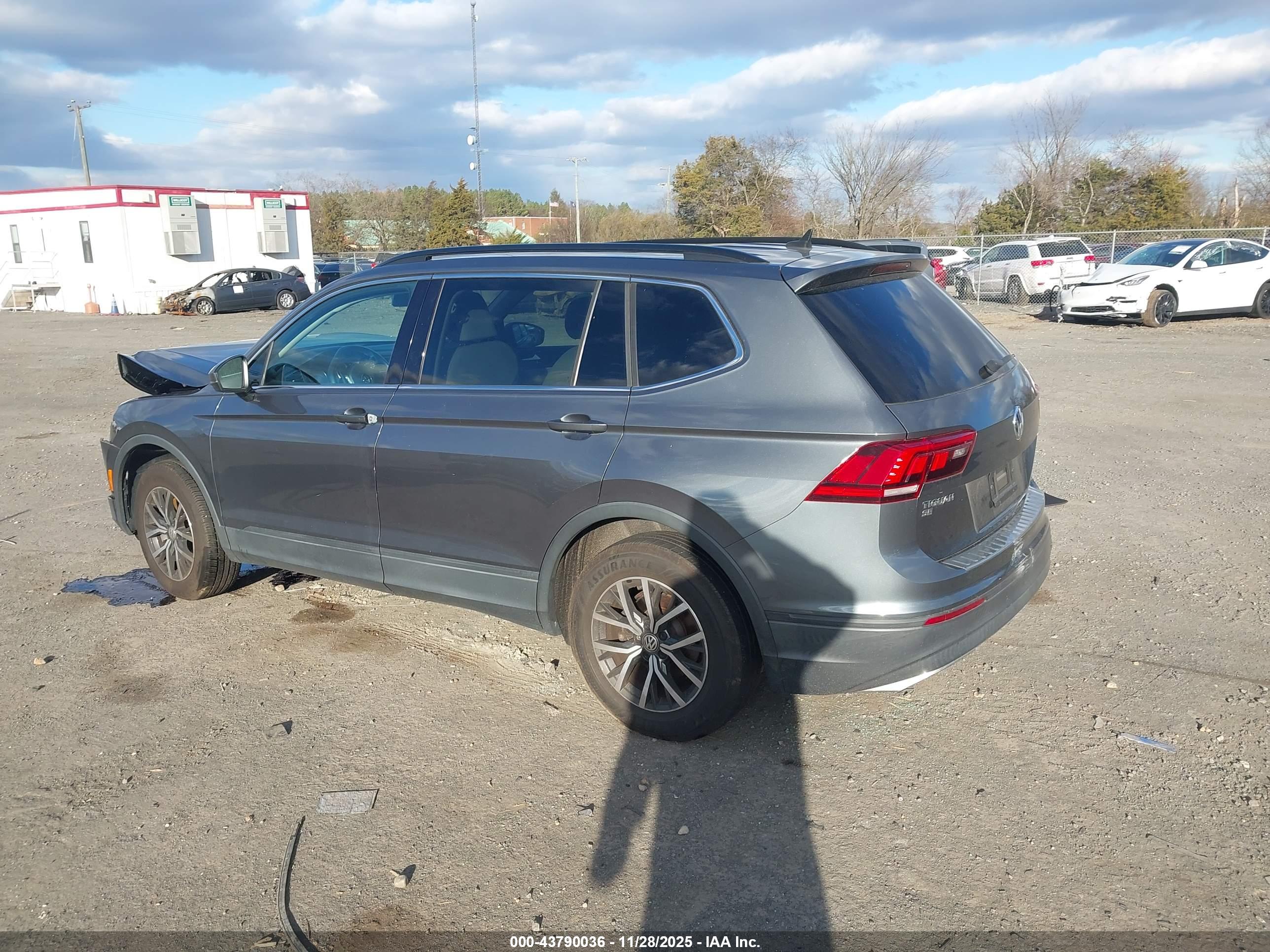 VOLKSWAGEN TIGUAN image 3