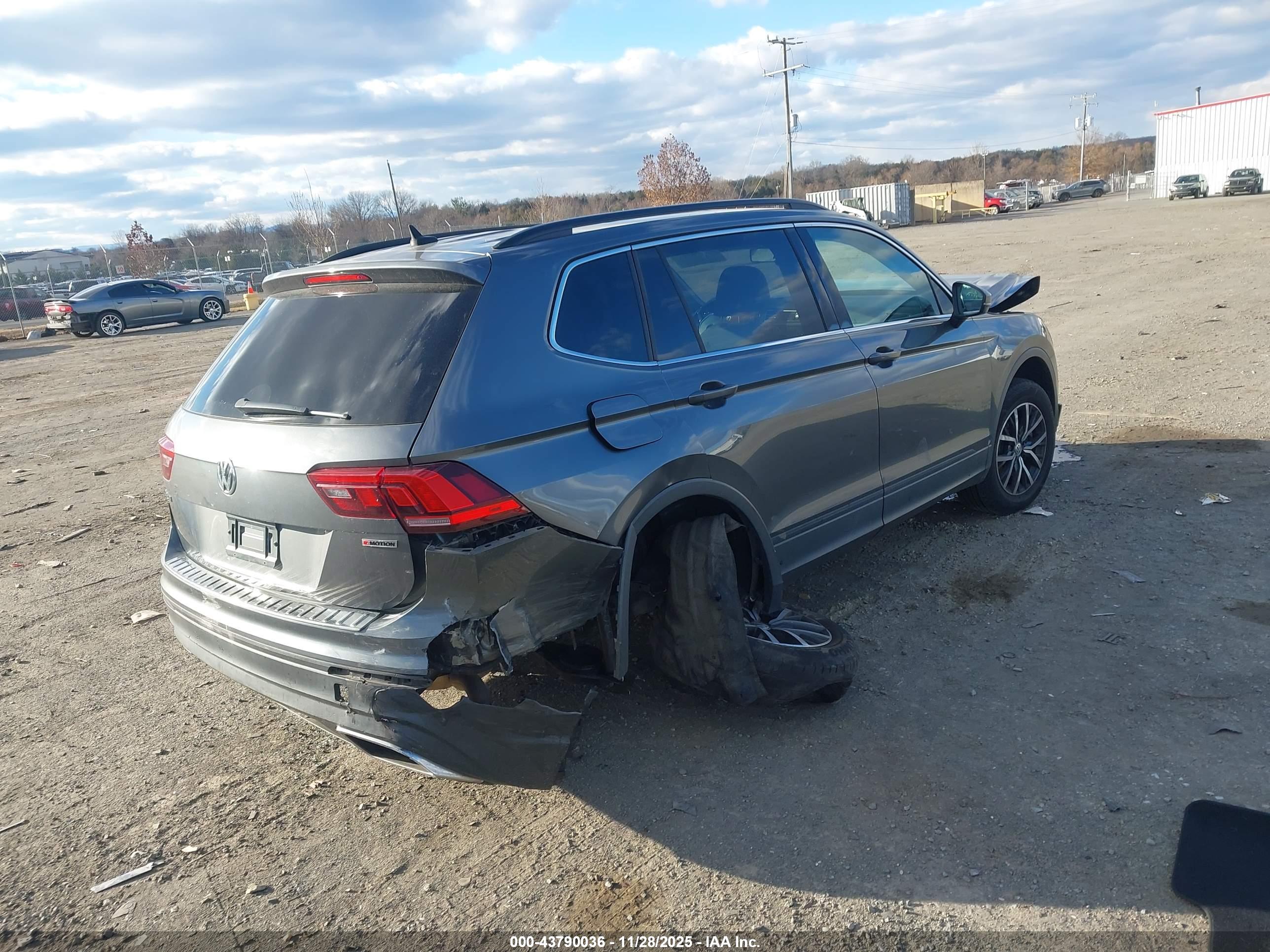VOLKSWAGEN TIGUAN image 4