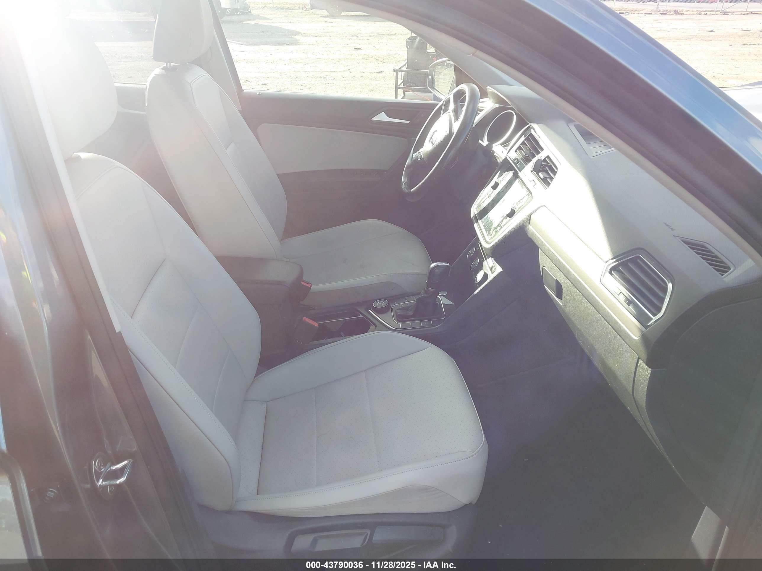 VOLKSWAGEN TIGUAN image 5