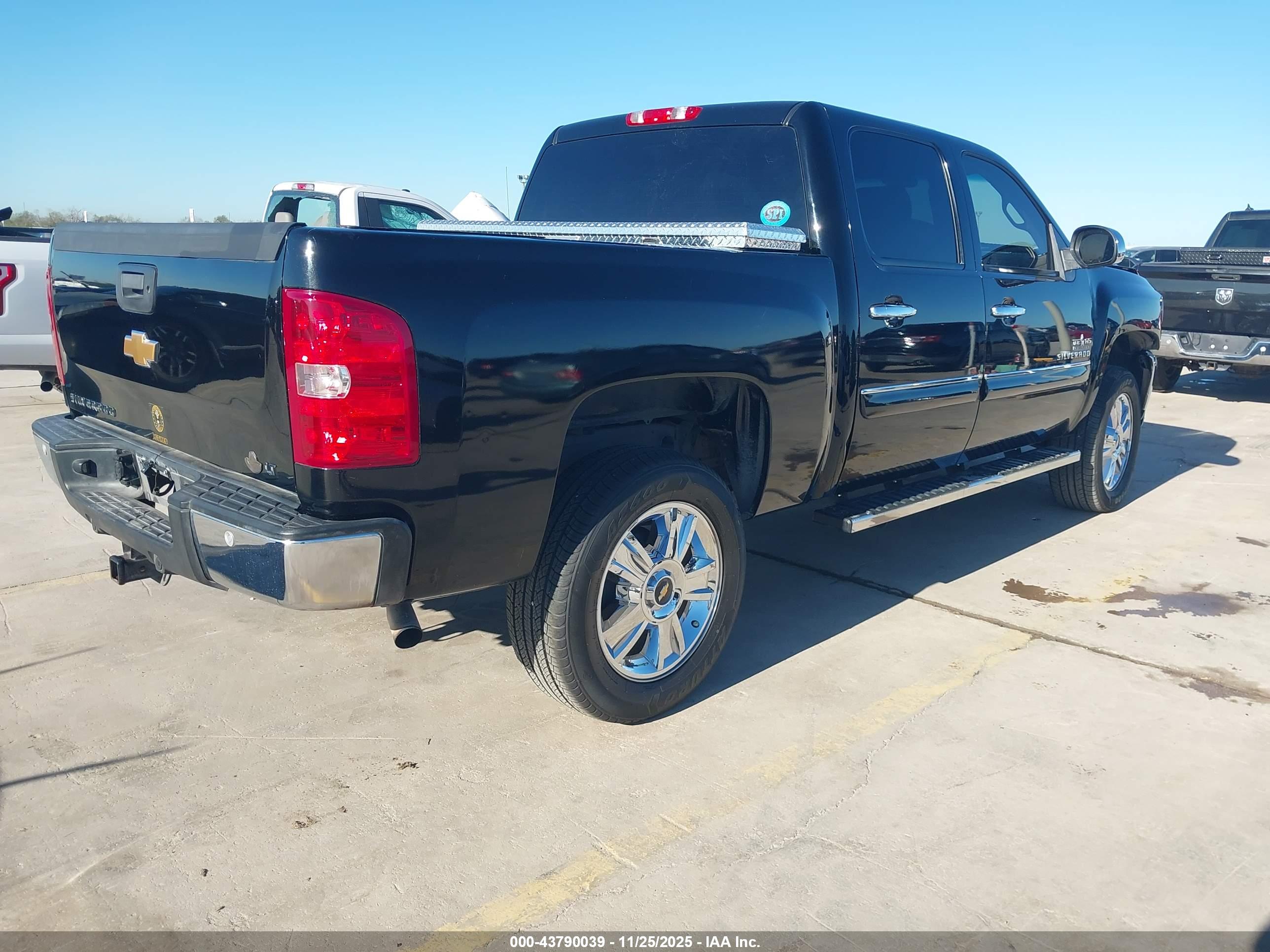 CHEVROLET SILVERADO image 4