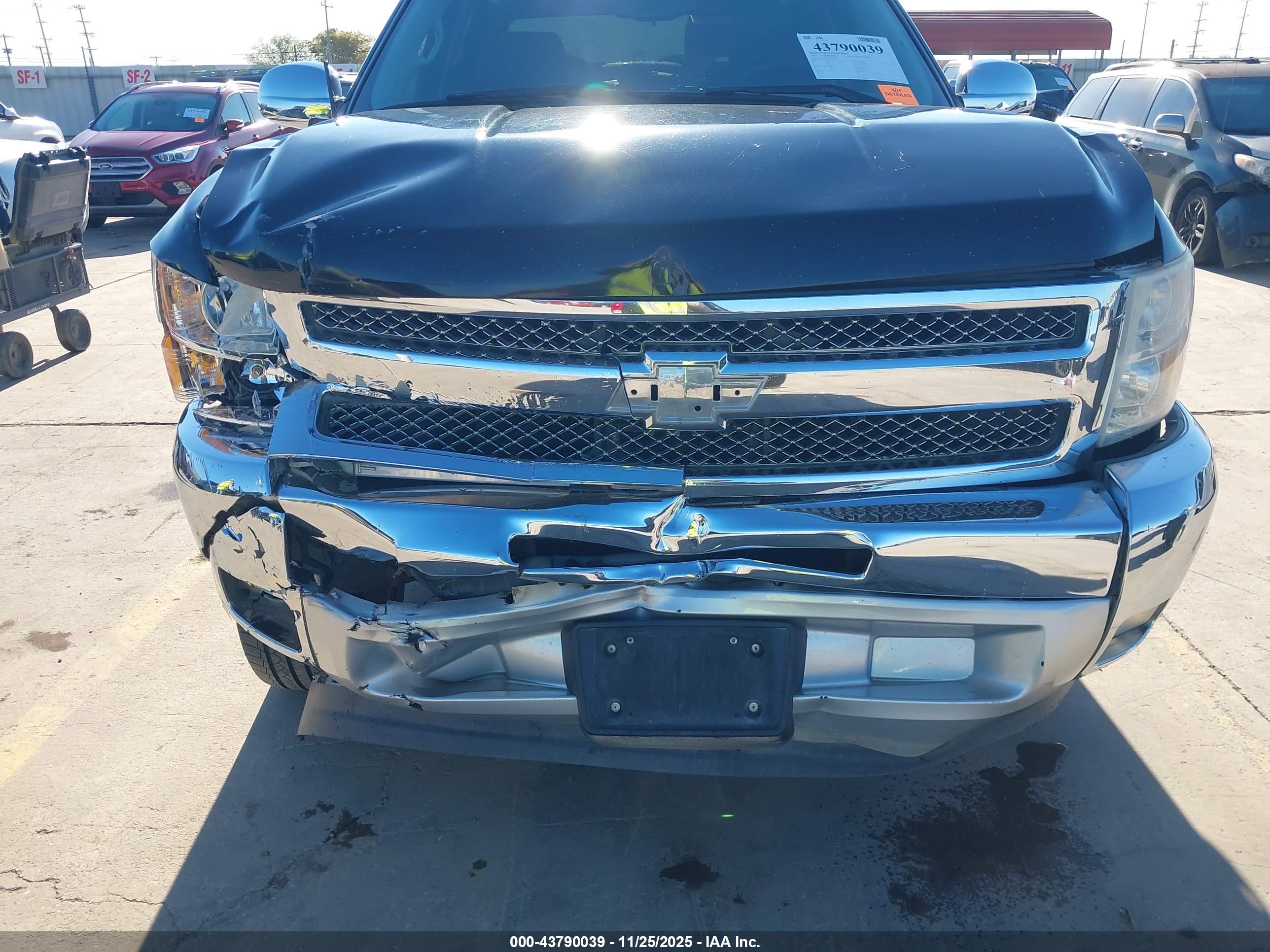 CHEVROLET SILVERADO image 6