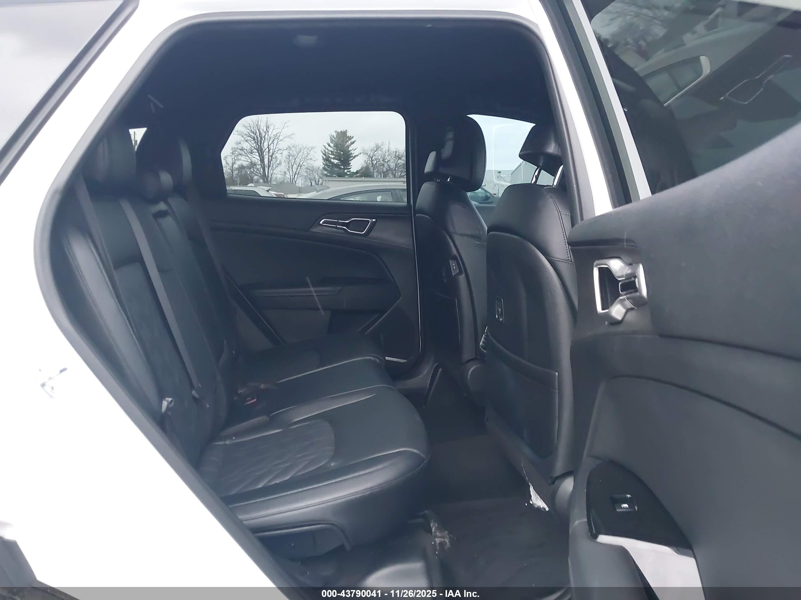 KIA SPORTAGE image 8