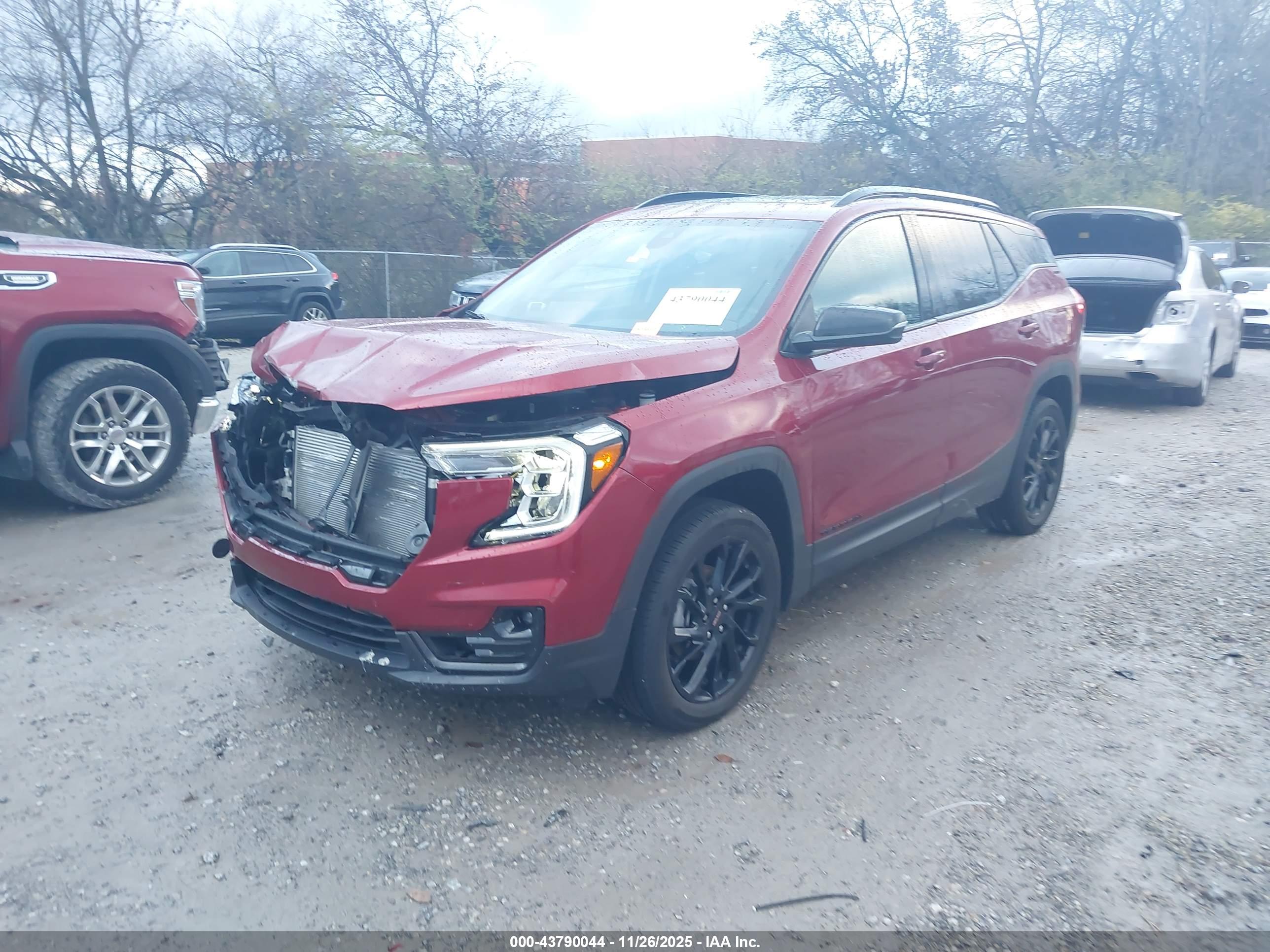 GMC TERRAIN image 2