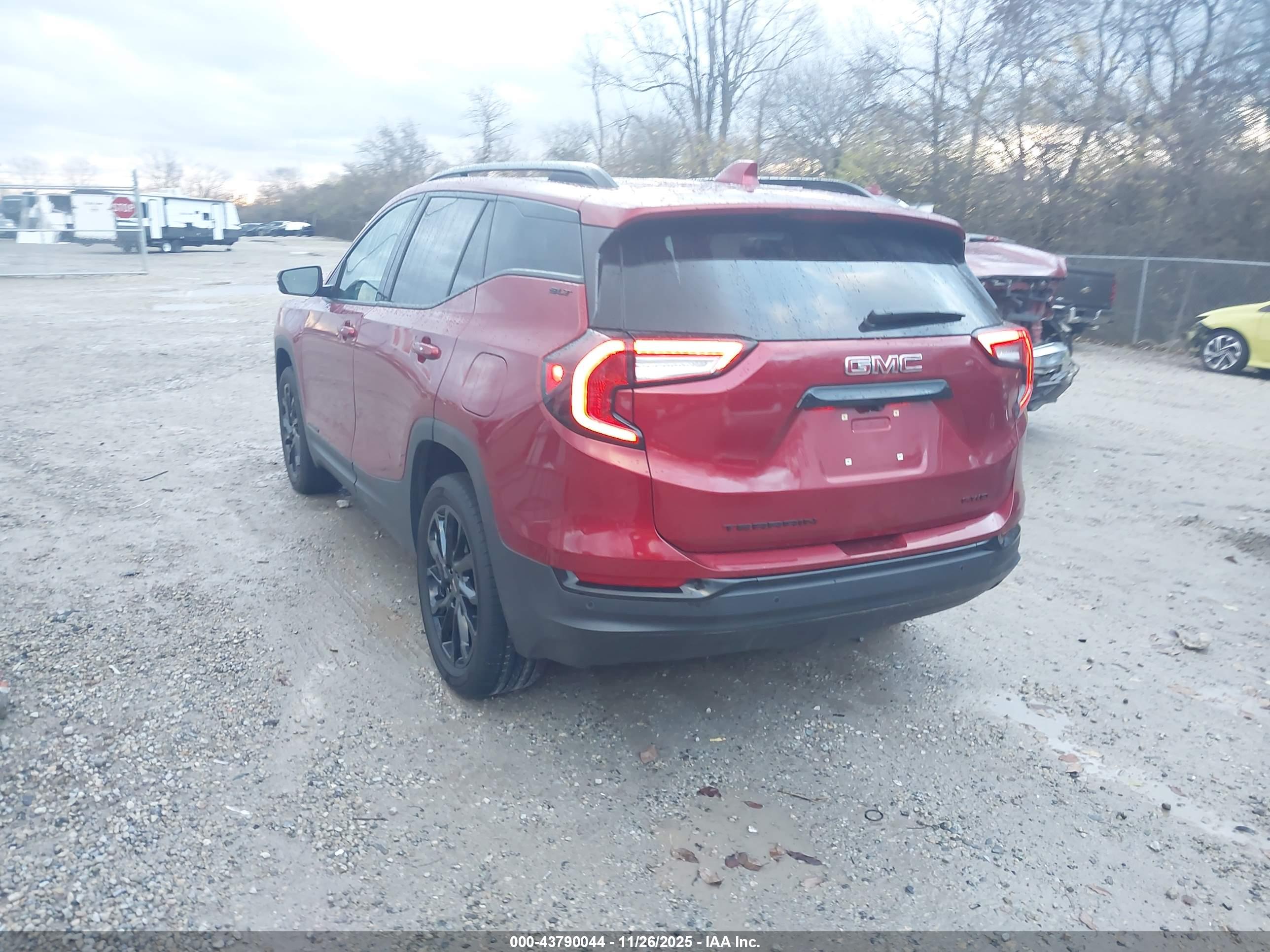 GMC TERRAIN image 3