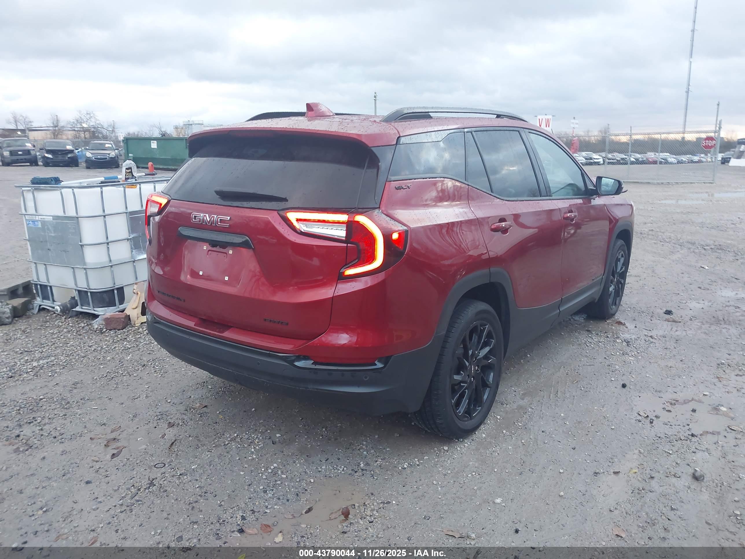 GMC TERRAIN image 4