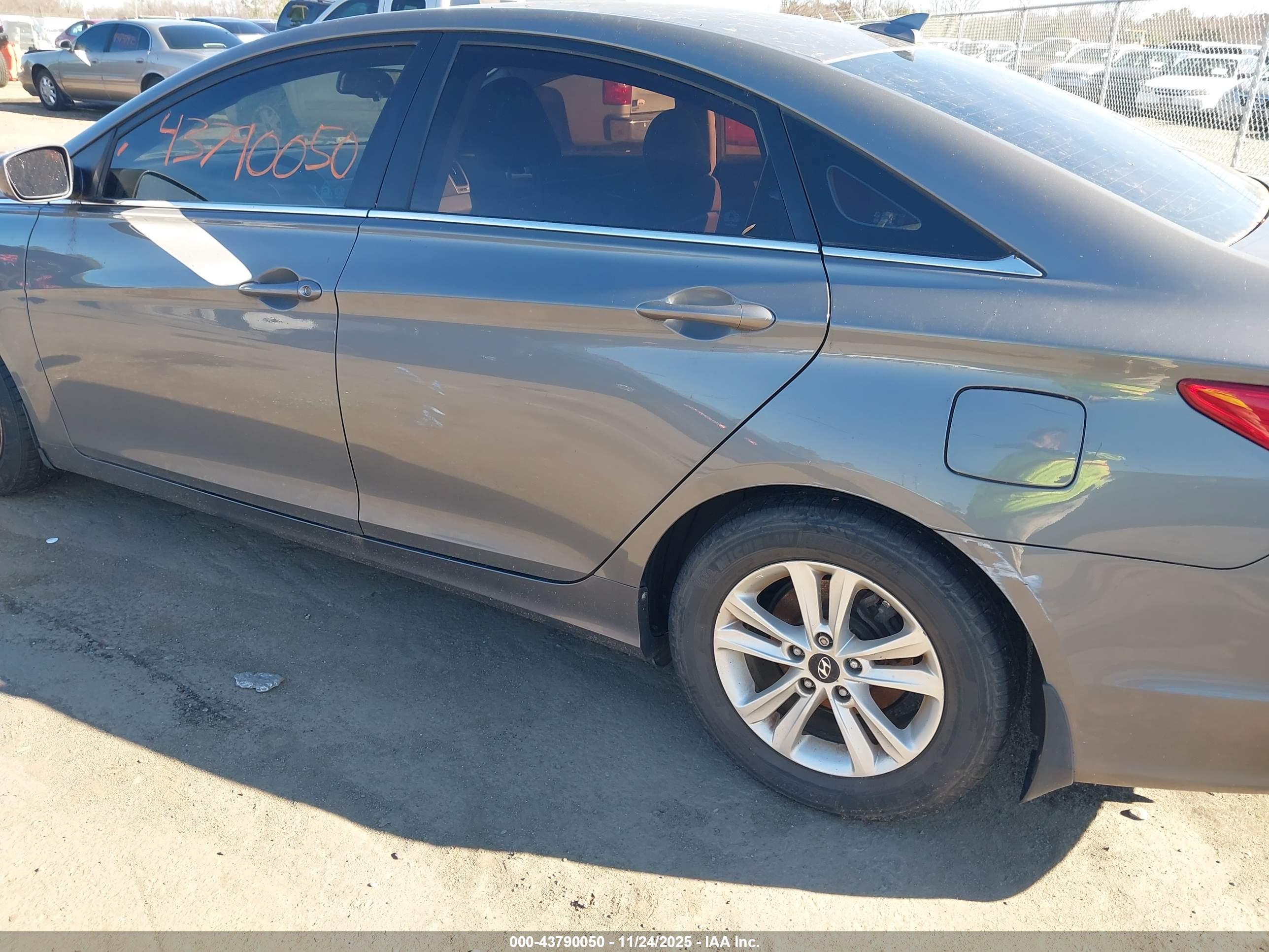 HYUNDAI SONATA image 6