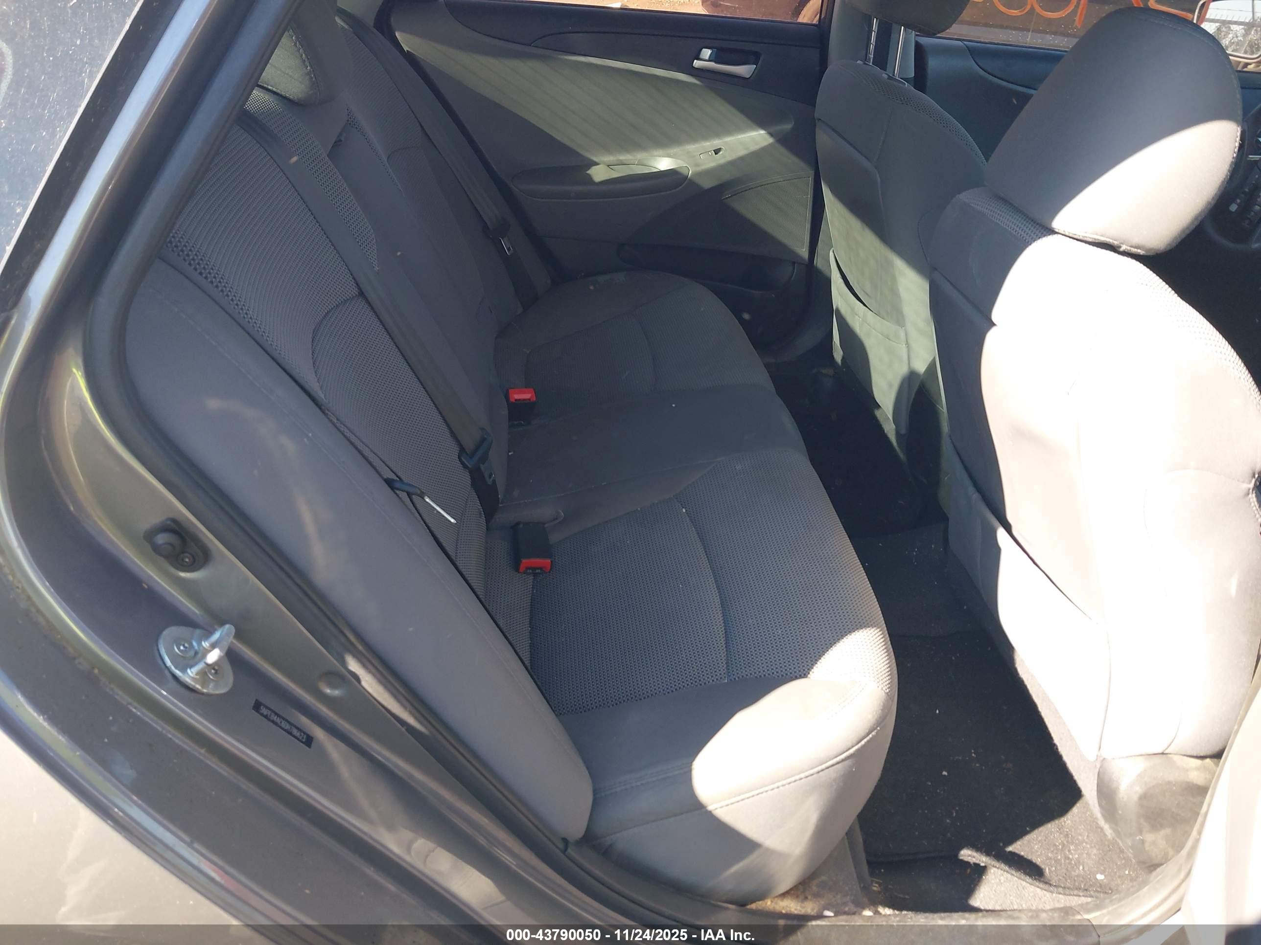 HYUNDAI SONATA image 8