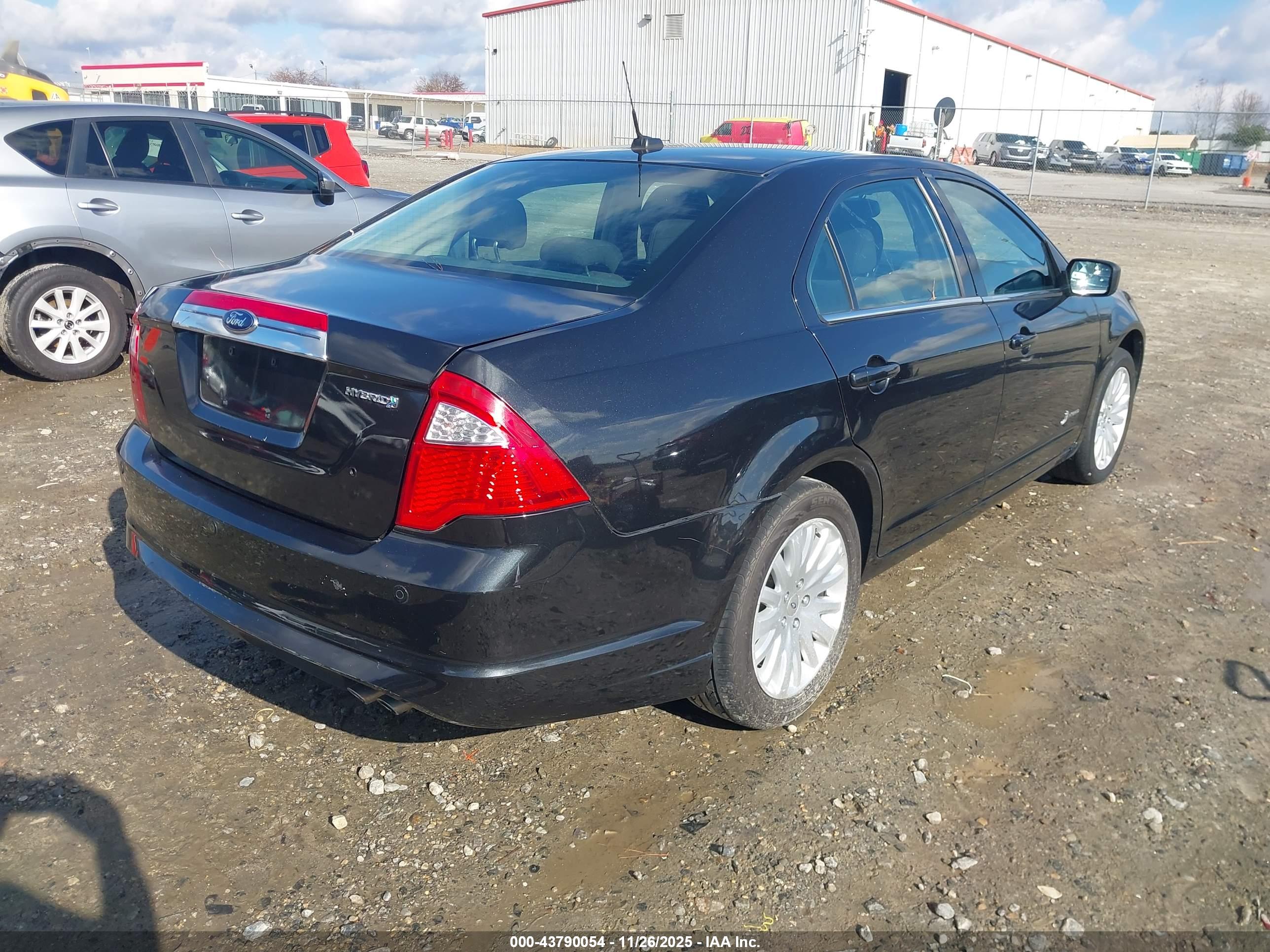 FORD FUSION image 4